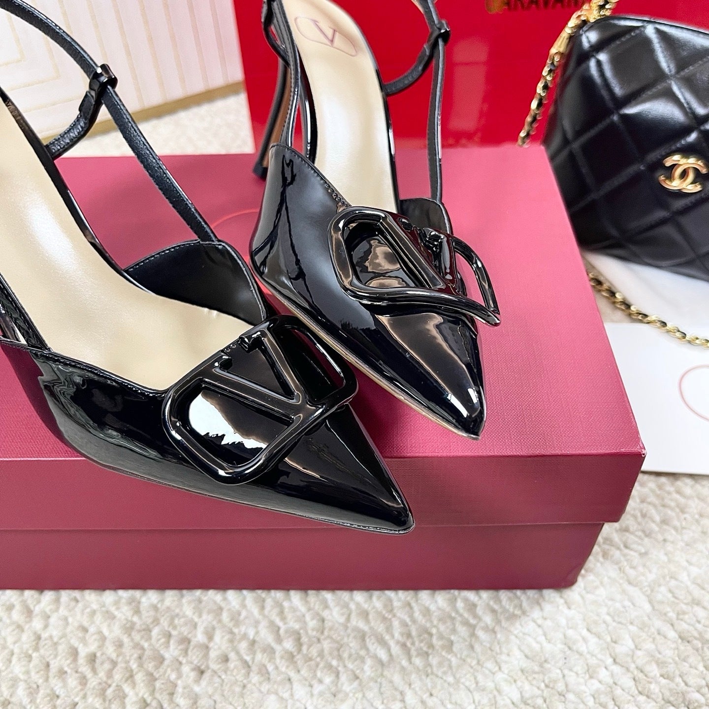 POINTED TOE SLINGBACK HEELS – BLACK PATENT WITH STATEMENT BUCKLE