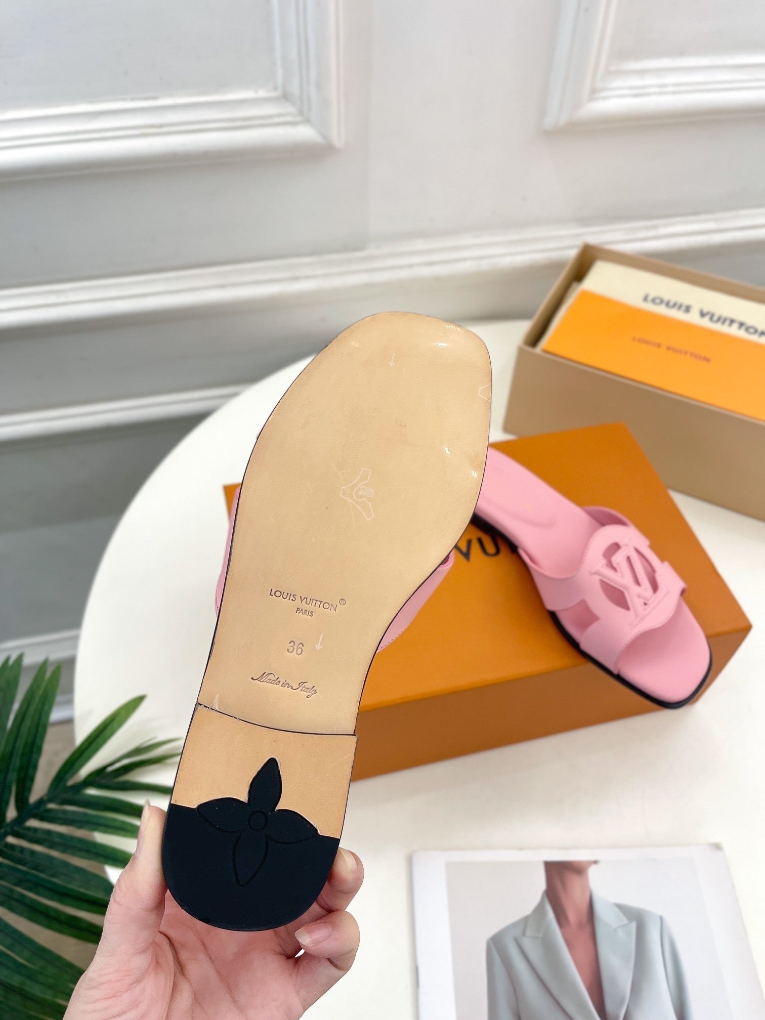 PASTEL PINK LOGO CUT-OUT FLAT SLIDES