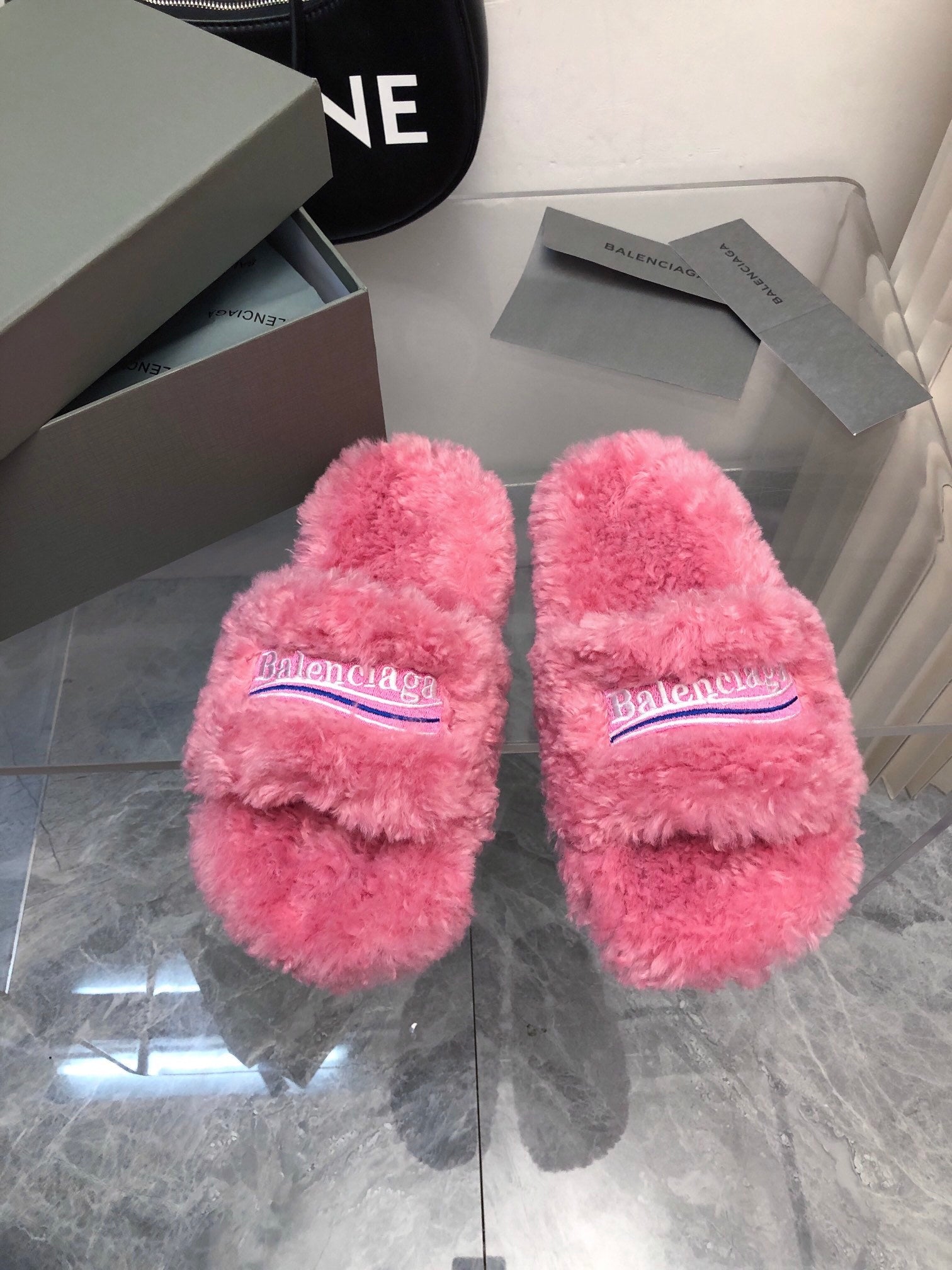 PINK FLUFFY COMFORT SLIDES