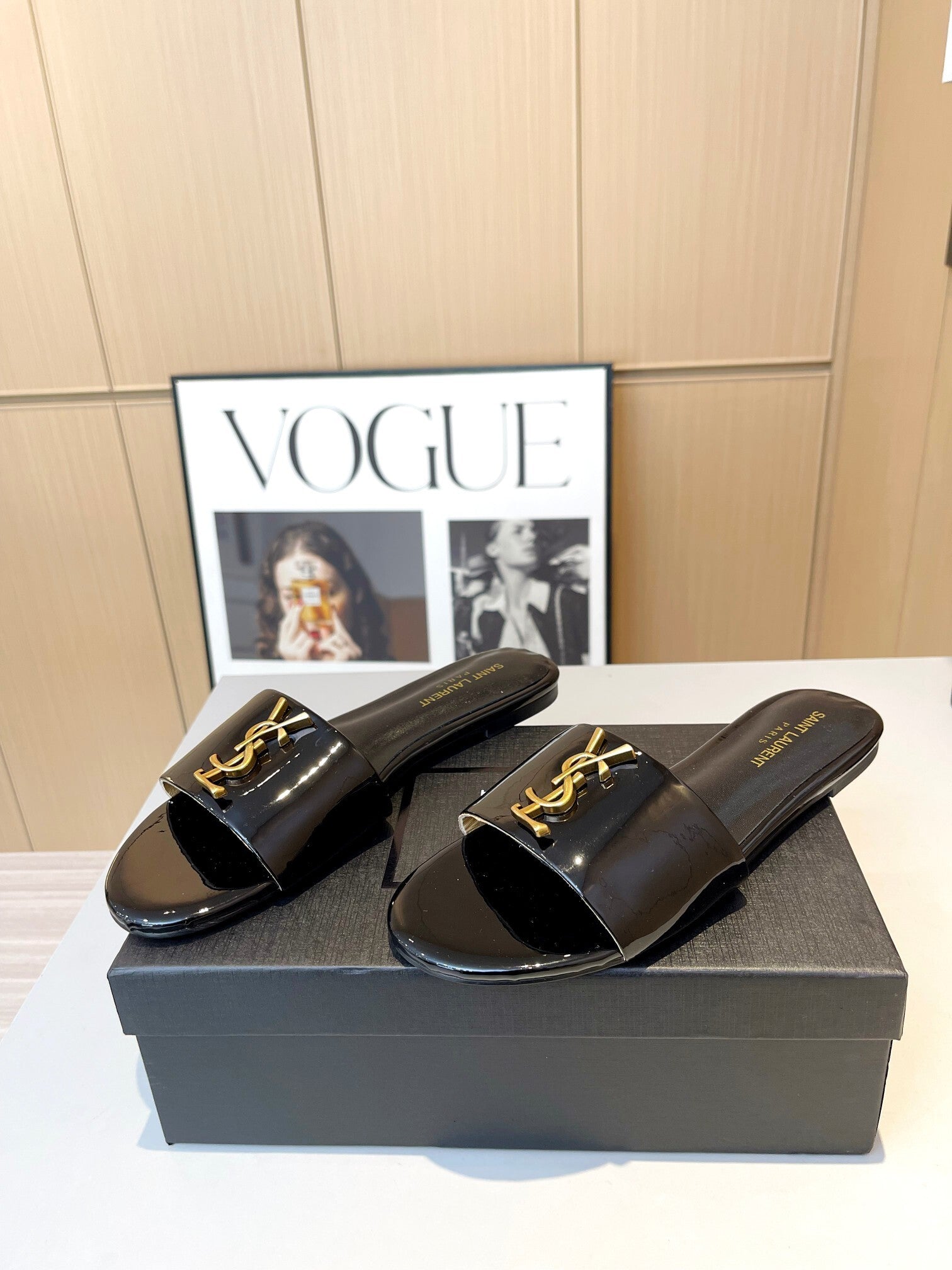 BLACK PATENT SLIDE SANDALS