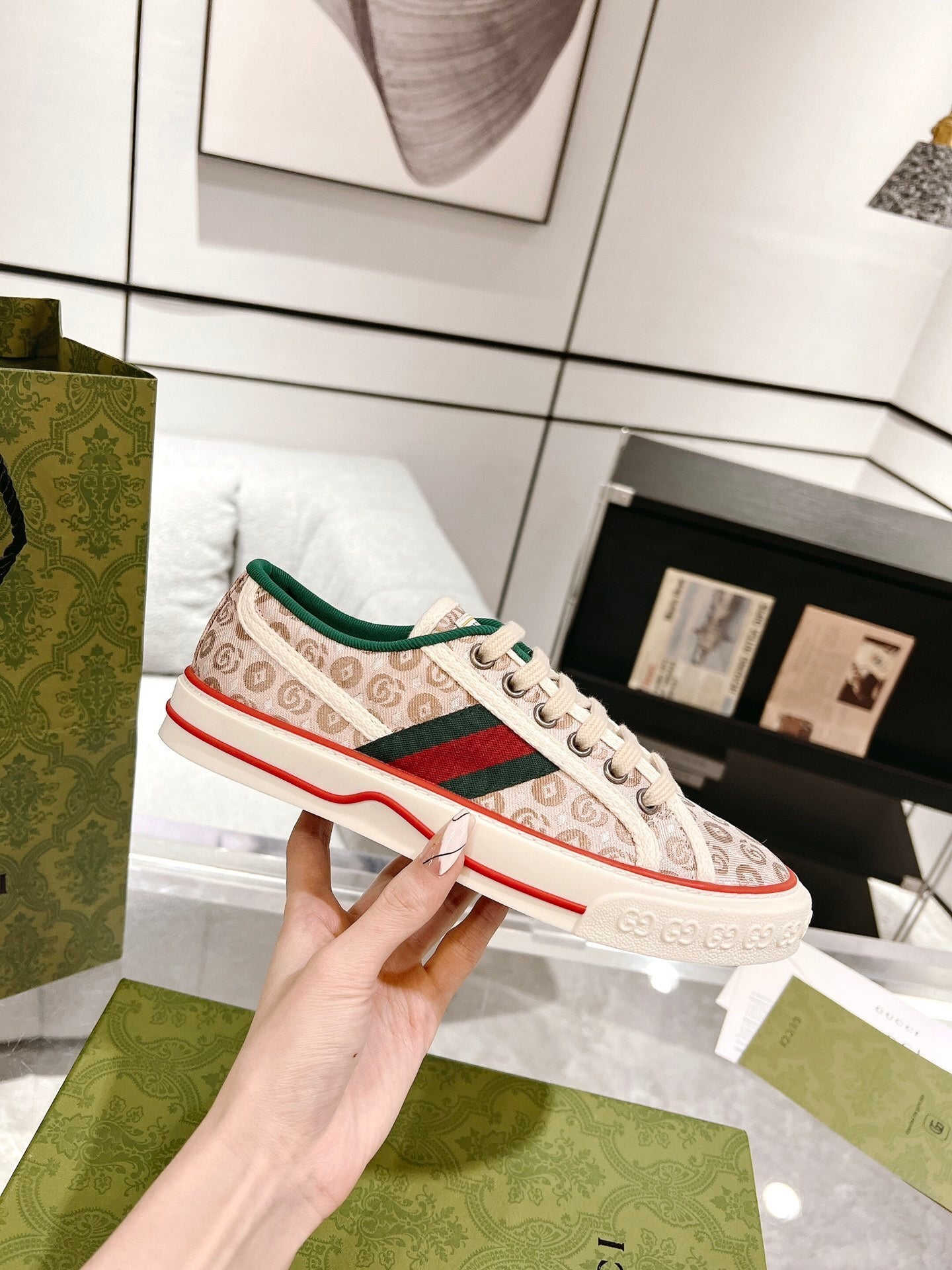 BEIGE GREEN LOW-TOP SNEAKERS