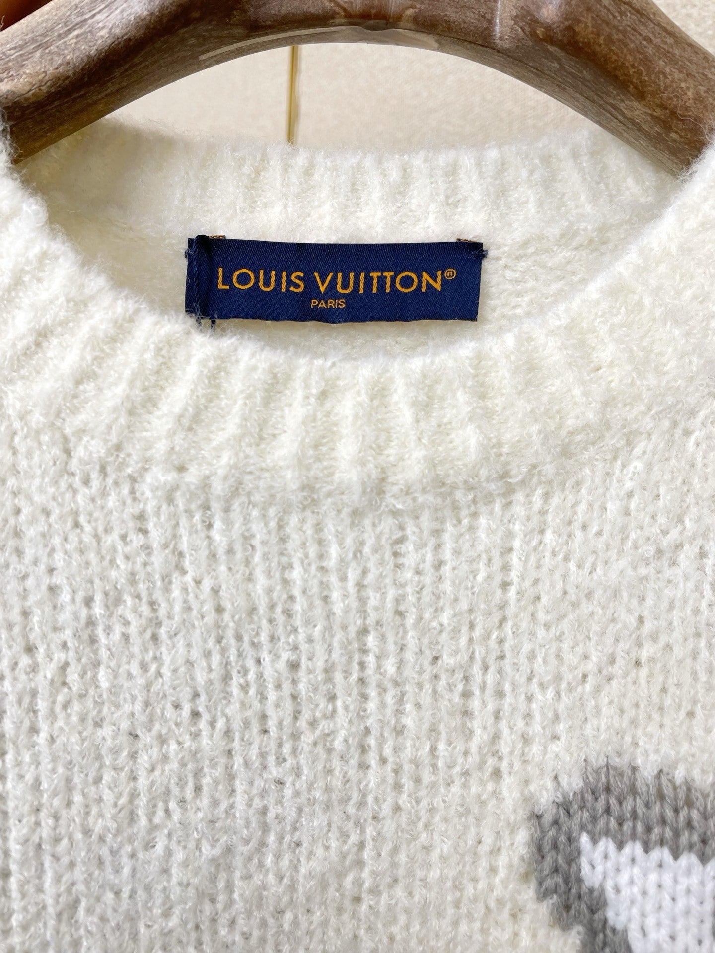 SOFT KNIT CREWNECK SWEATER WITH CONTRAST LETTER DETAIL