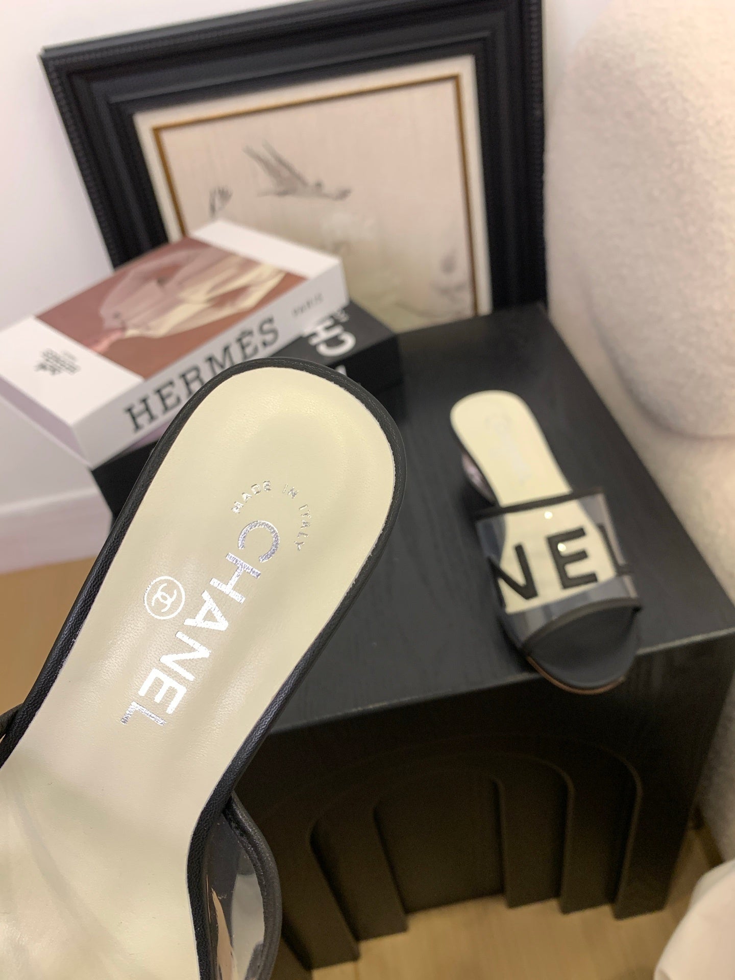 CLEAR LOGO STRAP FLAT SLIDES – BLACK