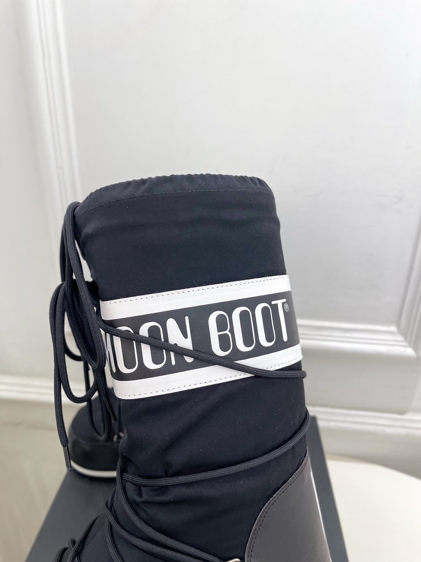 BLACK PADDED LACE-UP WINTER BOOTS