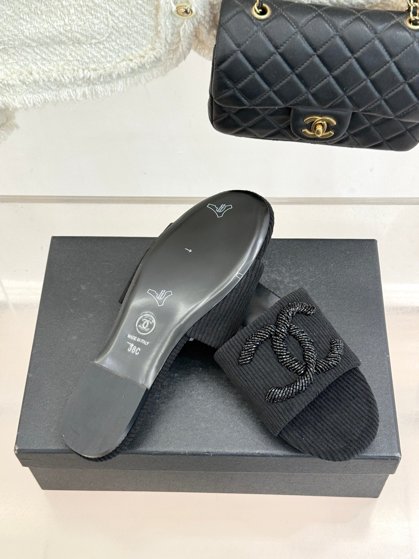 BLACK TEXTURED SLIDE SANDALS