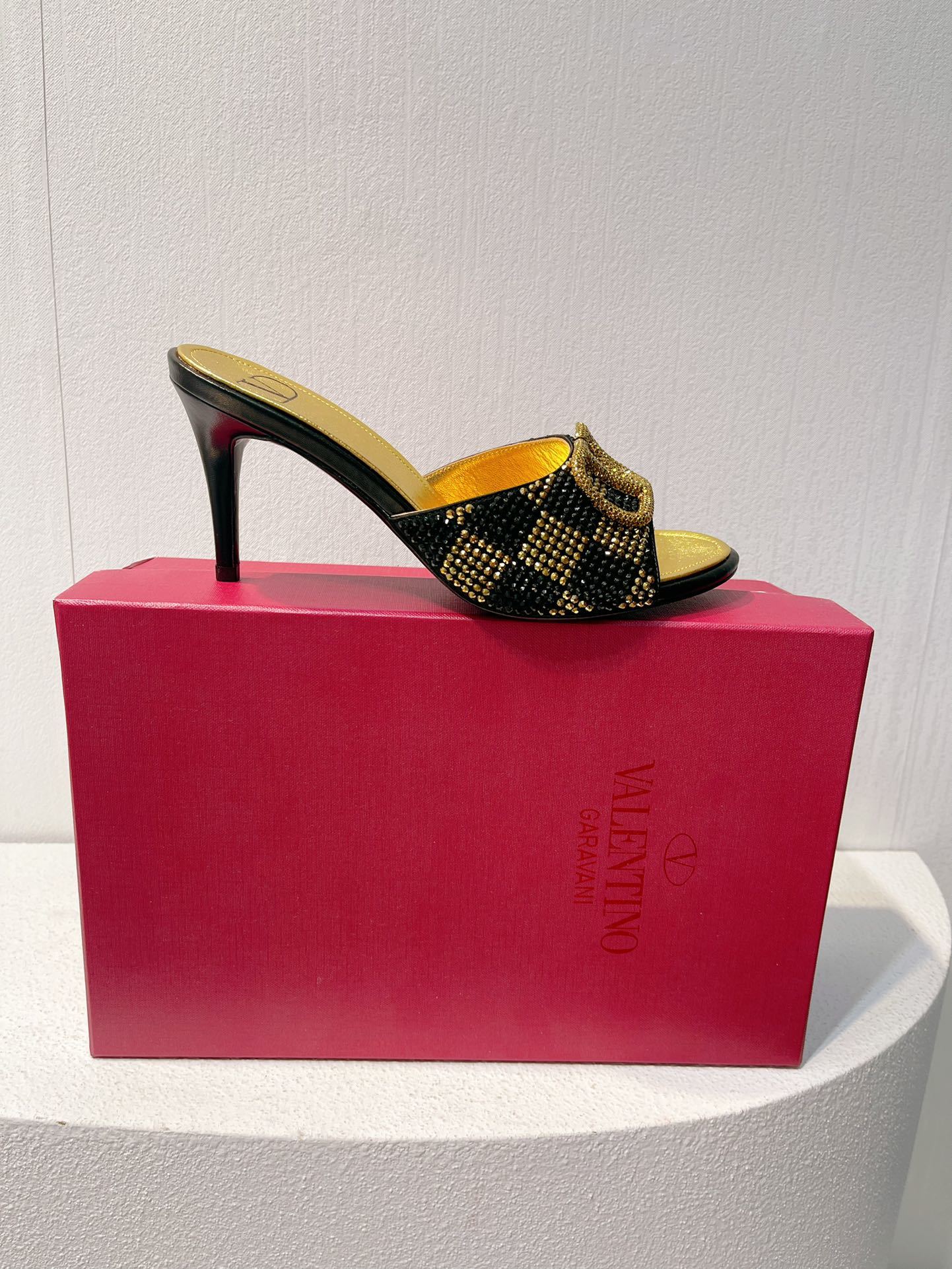 CRYSTAL EMBELLISHED MULE HEELS – BLACK & GOLD