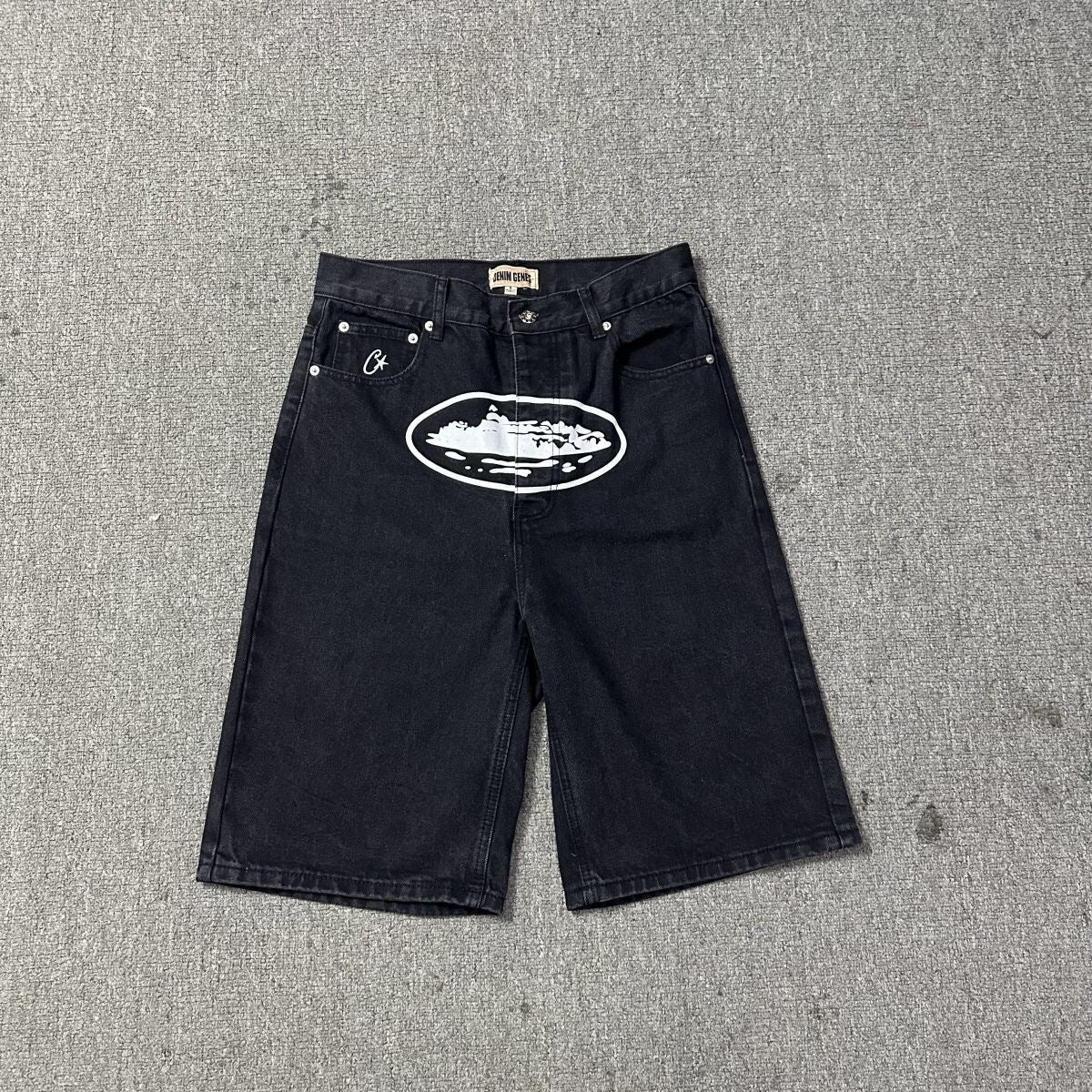 GRAPHIC DENIM SHORTS