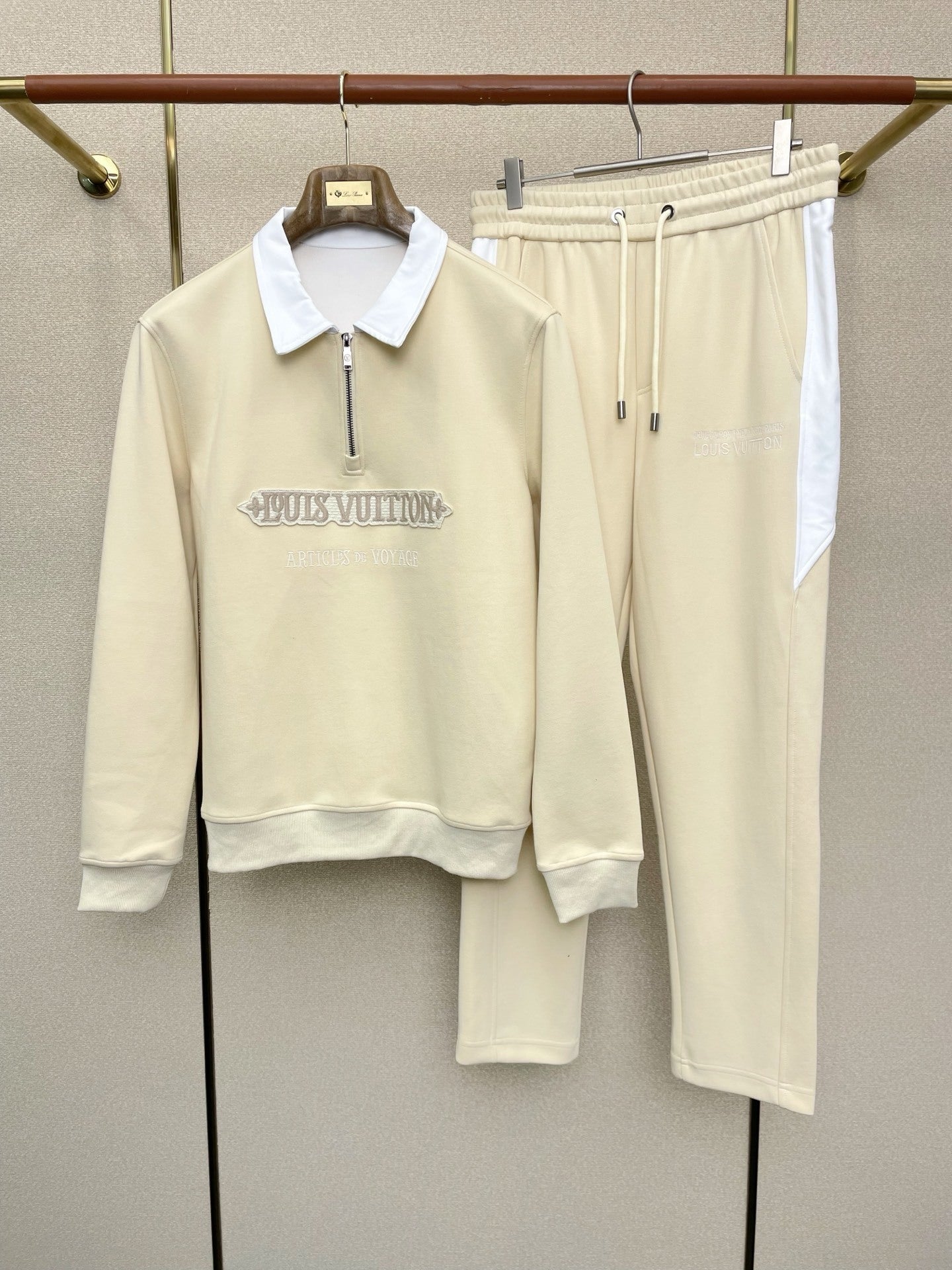 TWO-PIECE ZIP COLLAR SWEAT SET WITH CONTRAST DETAILS