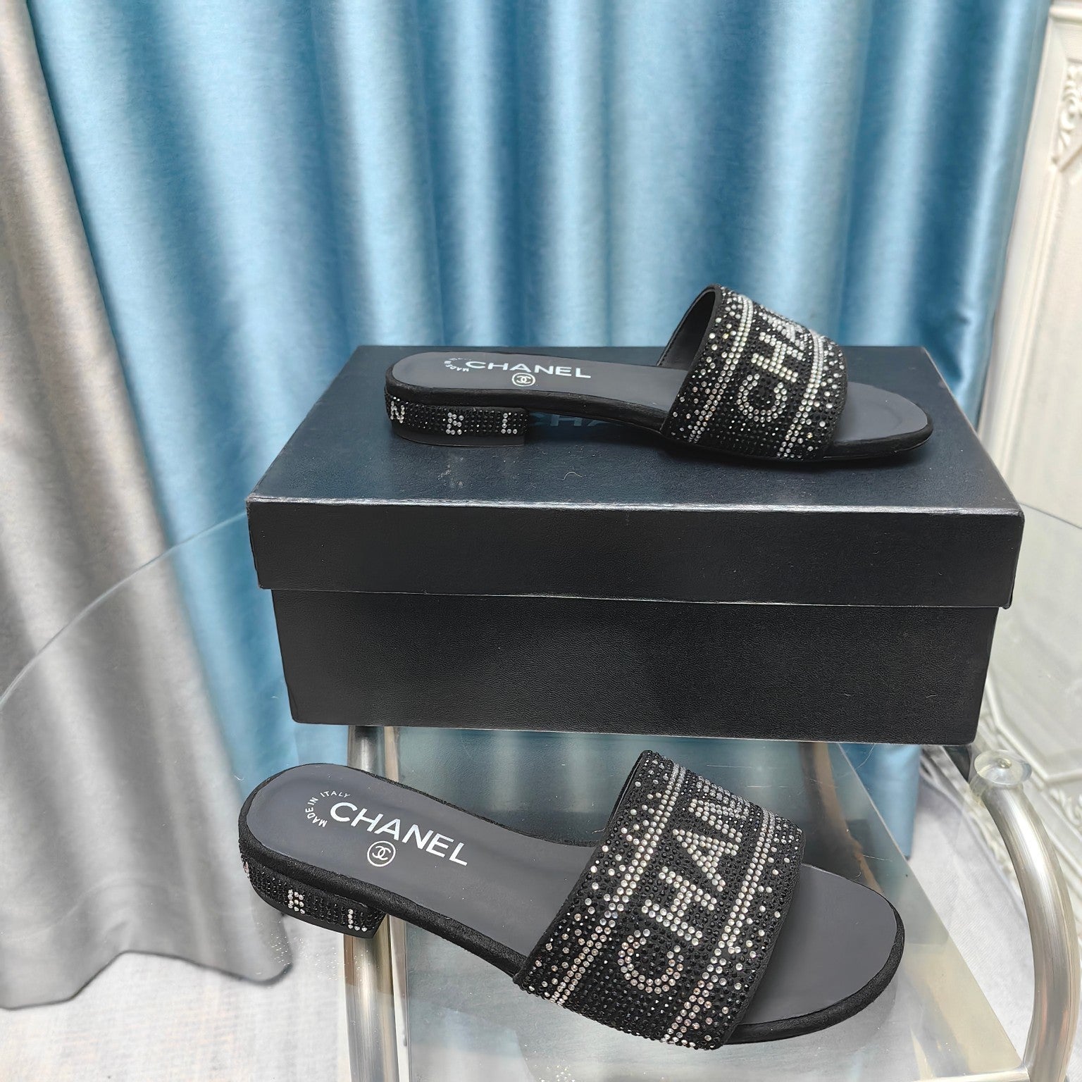 BLACK CRYSTAL SLIDES