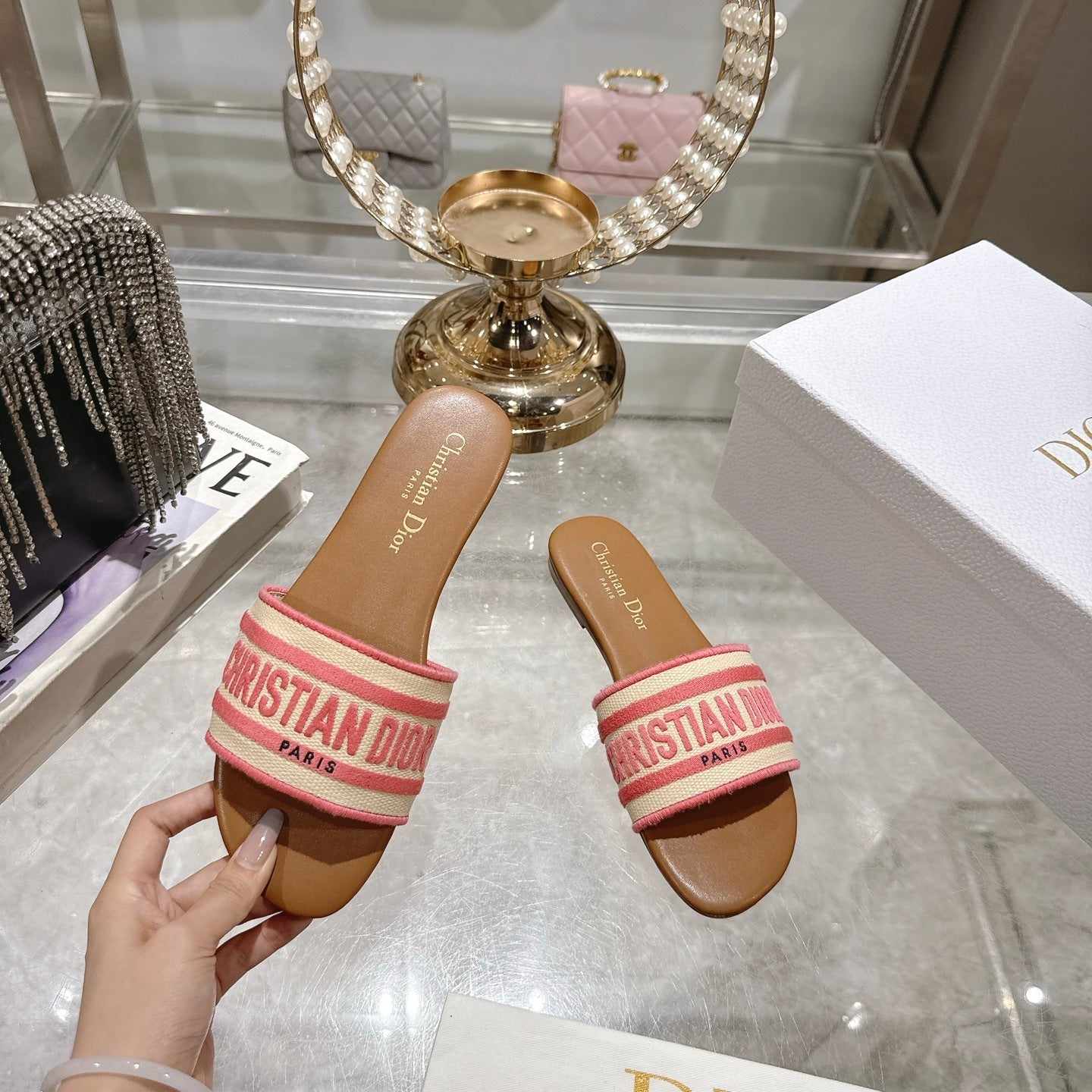 LOGO JACQUARD FLAT SLIDES – PINK & TAN
