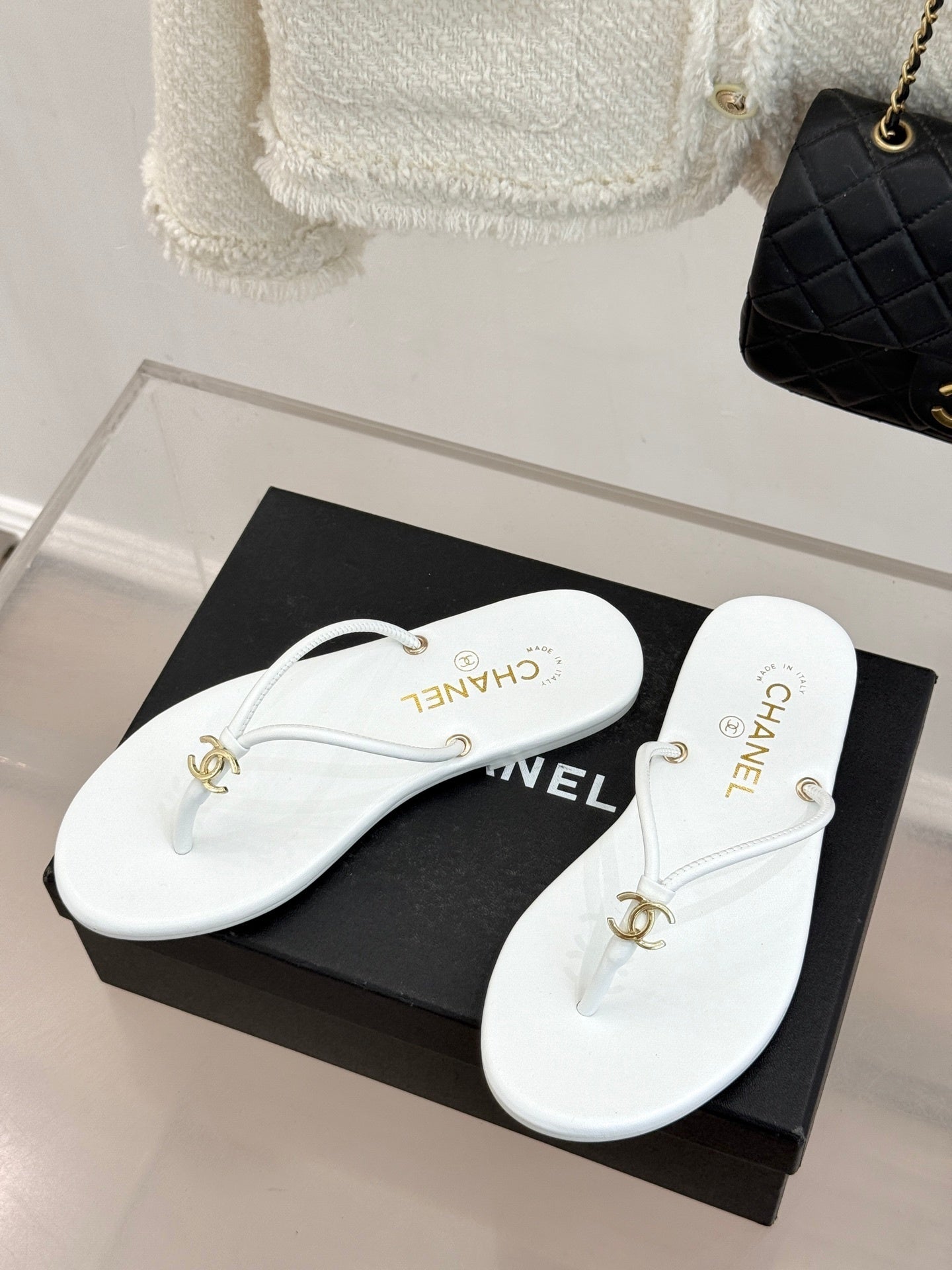 WHITE MINIMAL THONG SANDALS