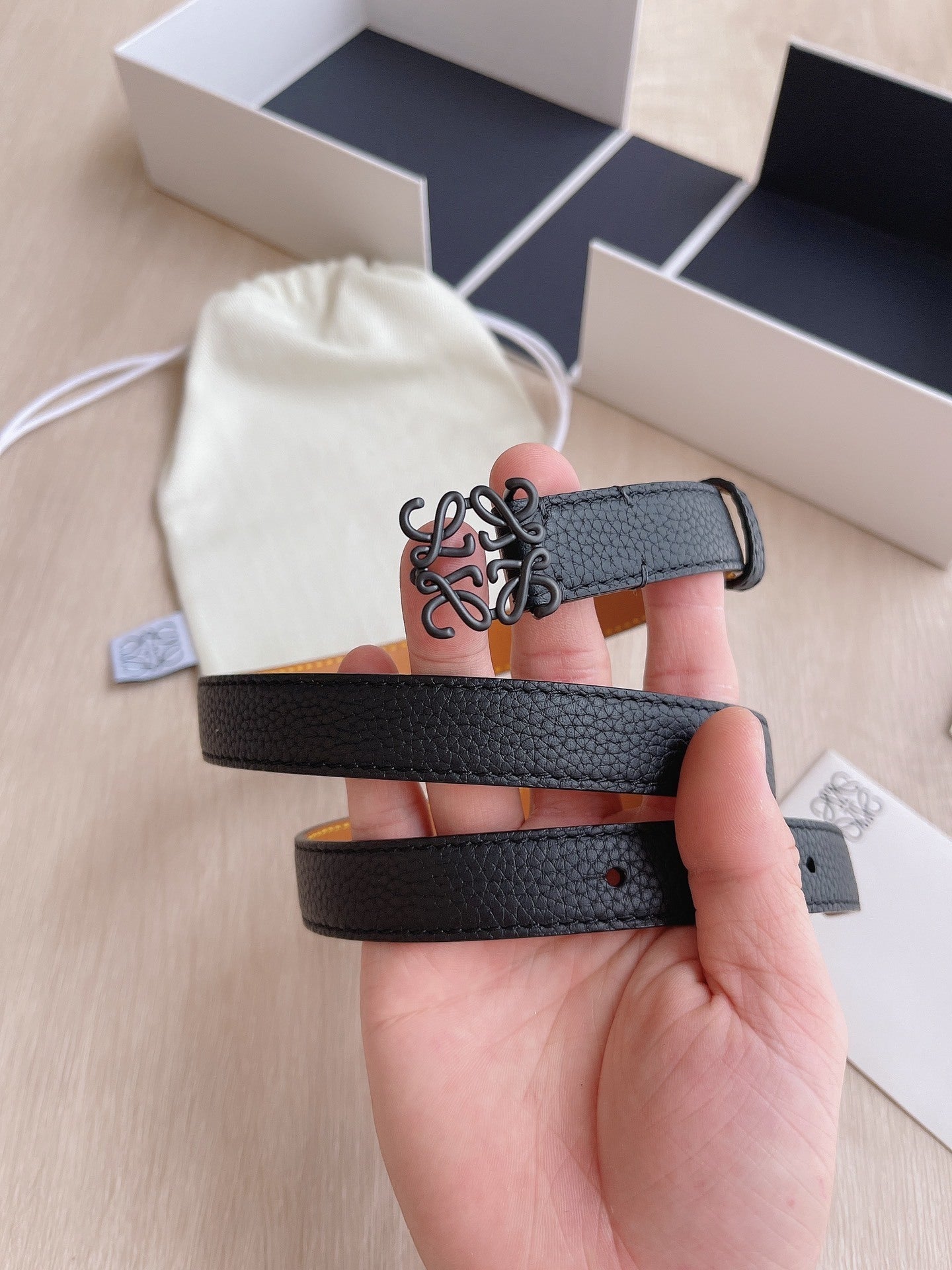 TEXTURED BLACK LEATHER BELT WITH MATTE LOGO BUCKLE