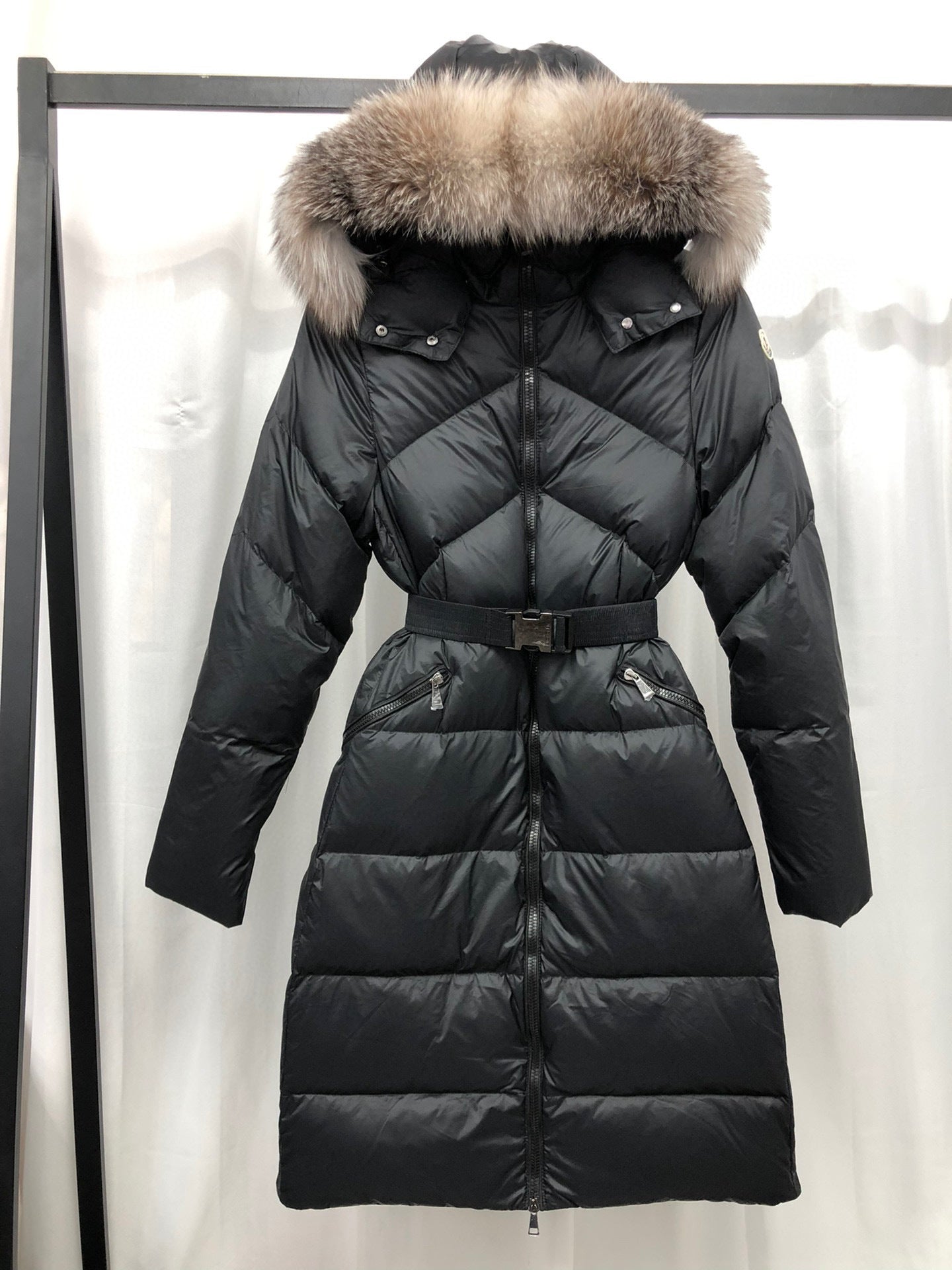 WOMEN’S BELTED LONG QUILTED WINTER COAT WITH FAUX FUR HOOD