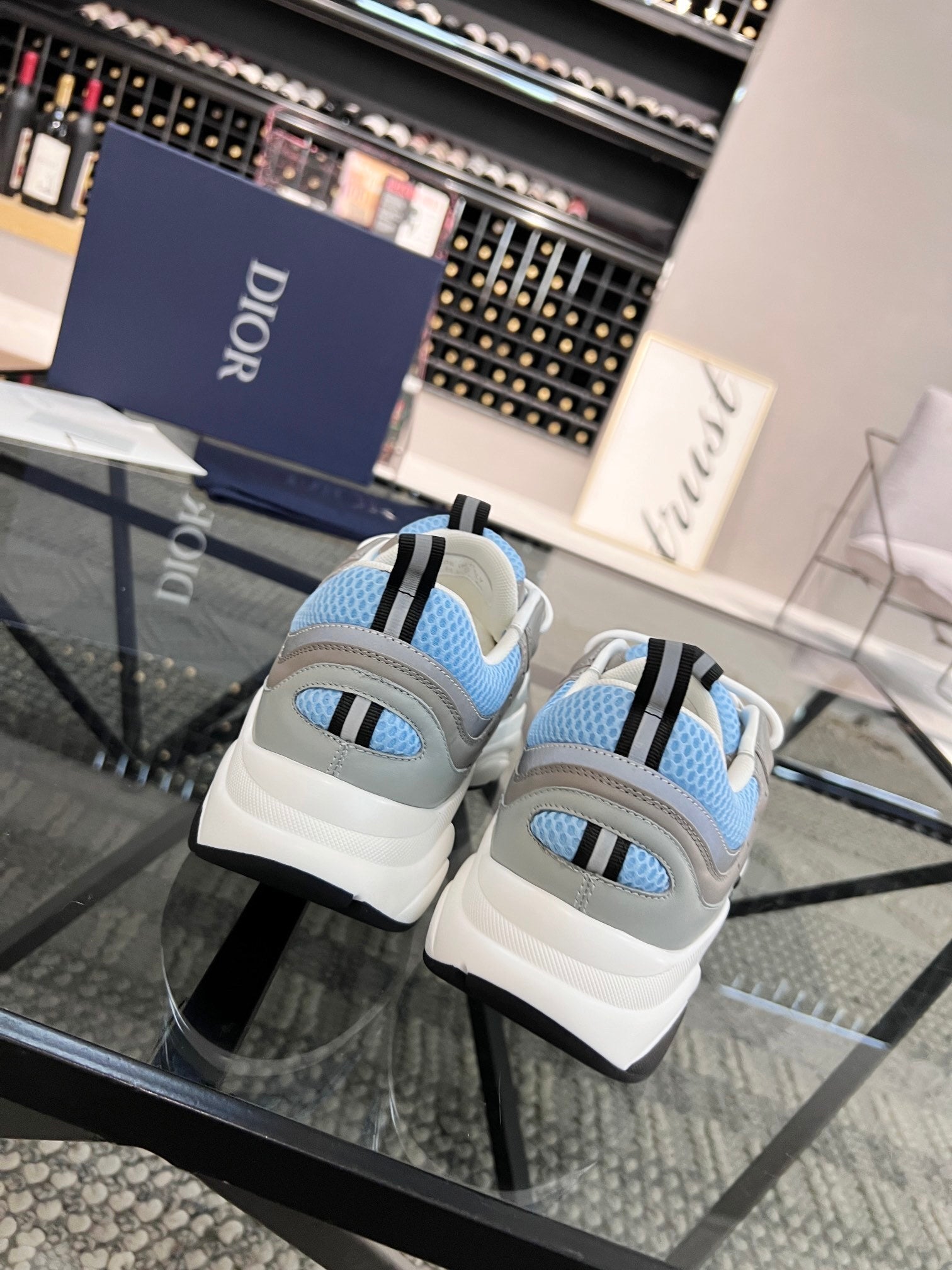 LIGHTWEIGHT MESH PANEL TRAINER SNEAKERS