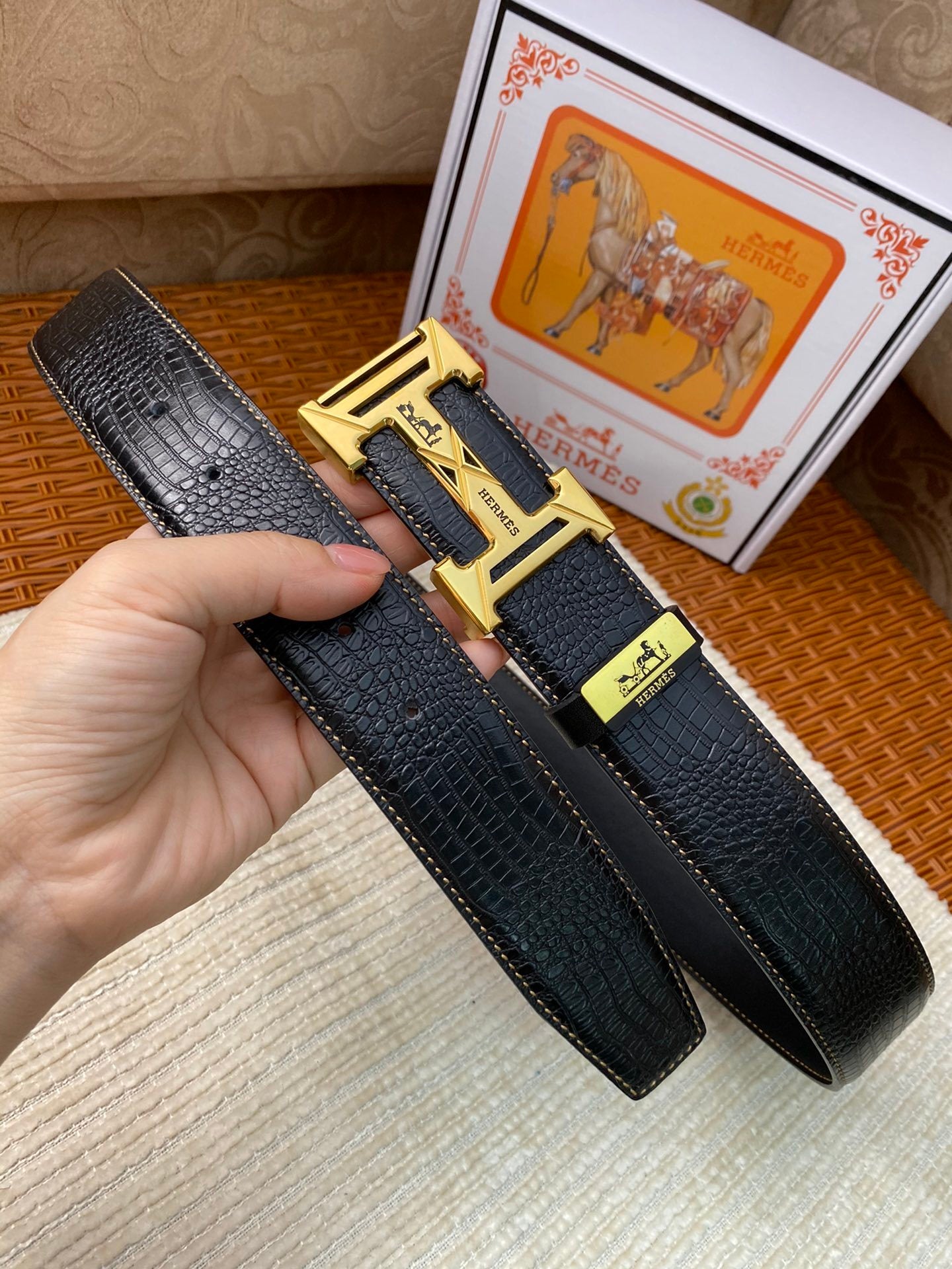 TEXTURED LEATHER BELT – GOLD BUCKLE EDITION