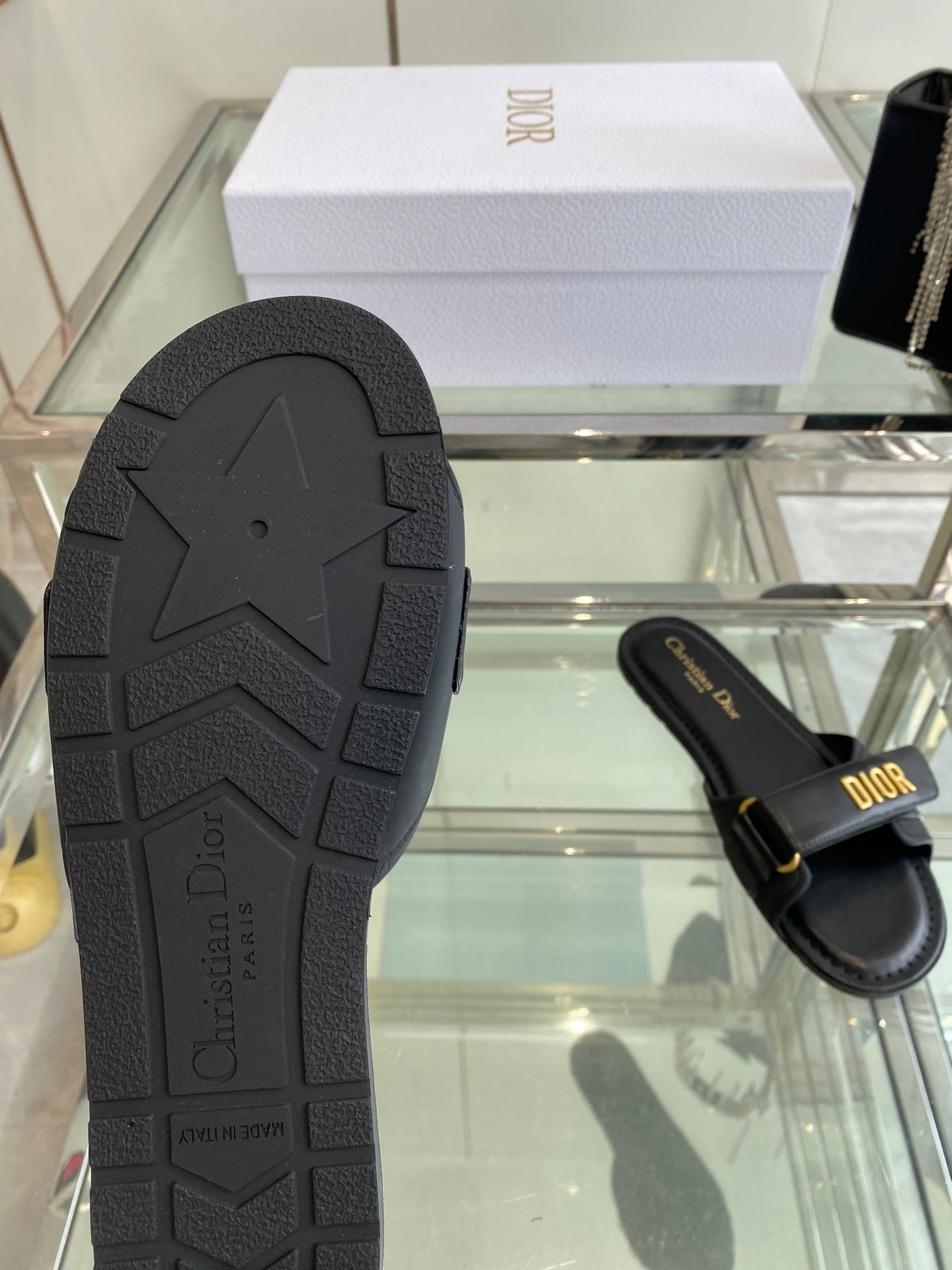 BLACK LOGO STRAP FLAT SLIDES
