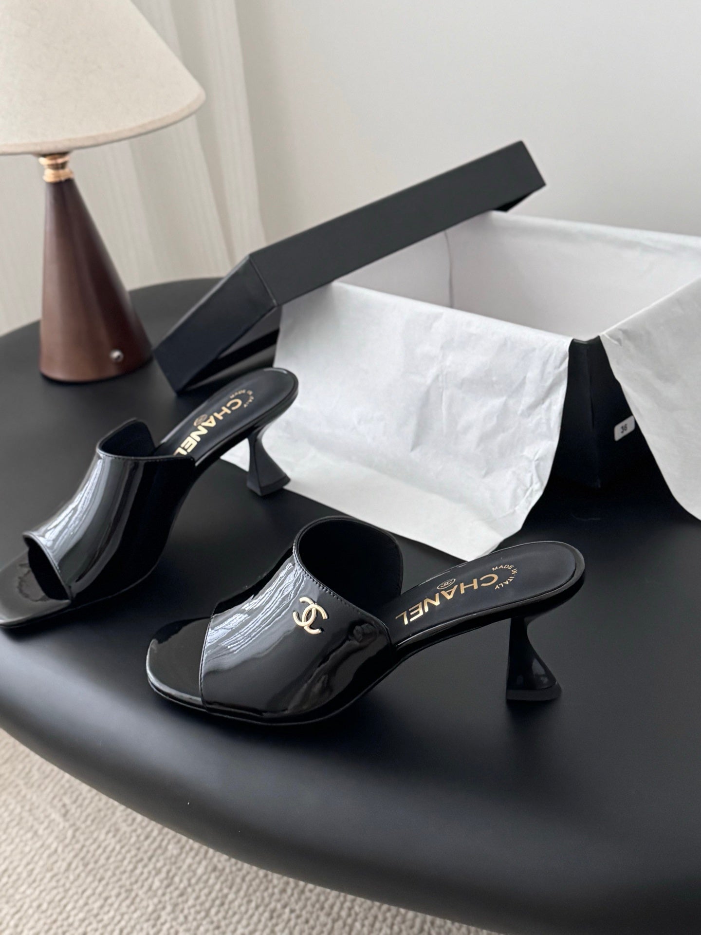 BLACK GLOSSY SLIDE SANDALS