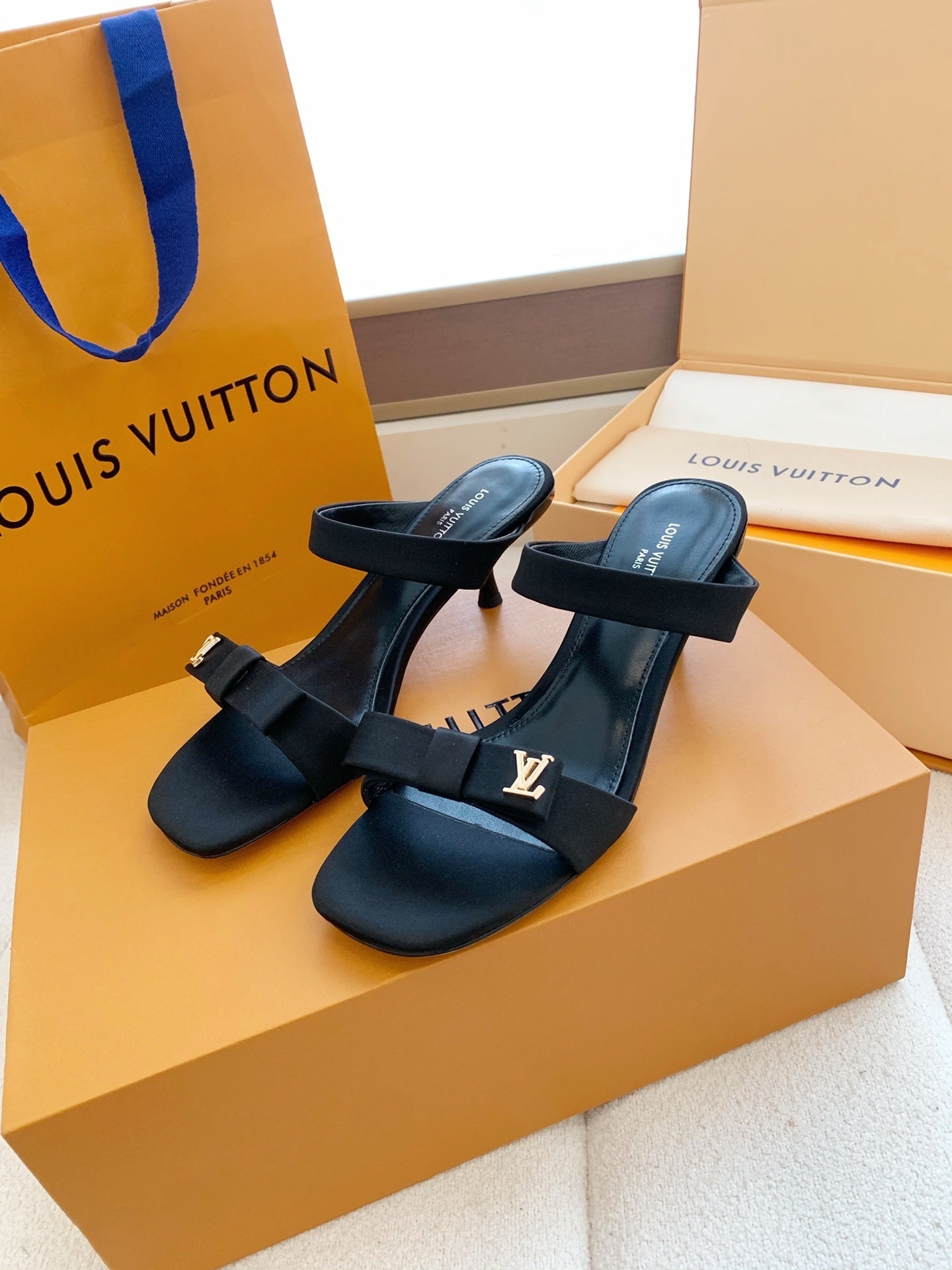 BLACK BOW DETAIL SLIDE HEEL SANDALS