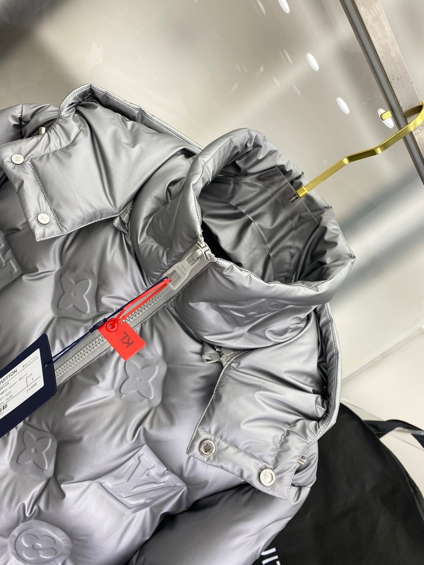 EMBOSSED PUFFER JACKET