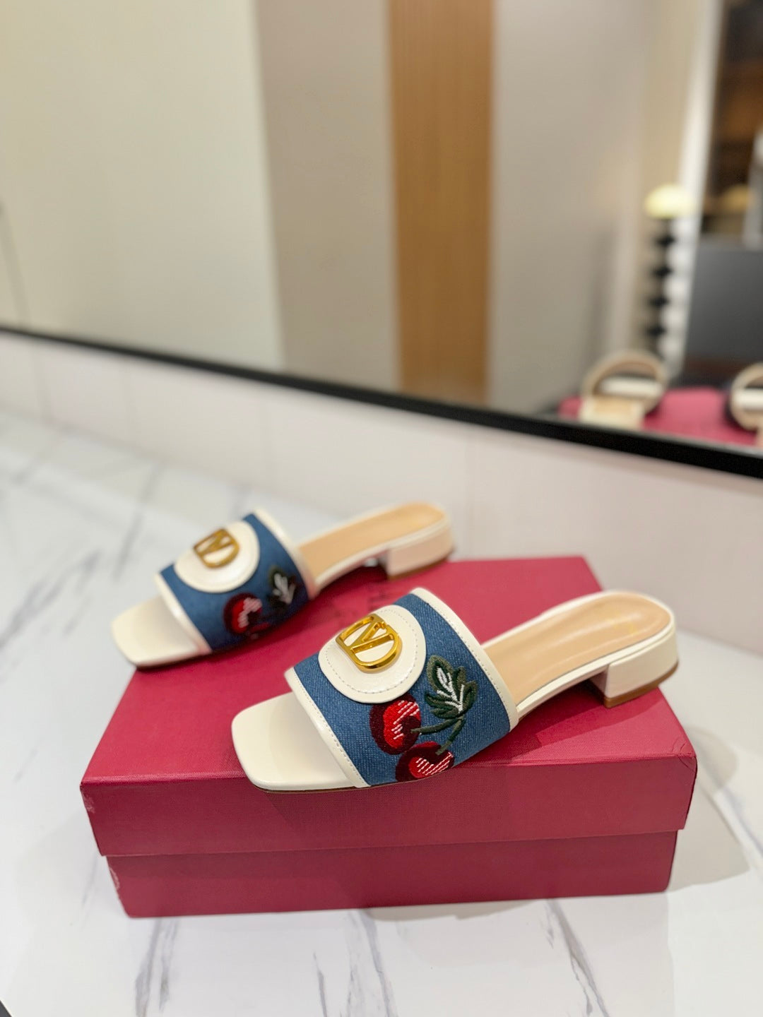 EMBROIDERED DENIM SLIDE SANDALS WITH CHERRY DETAIL – BLUE & IVORY