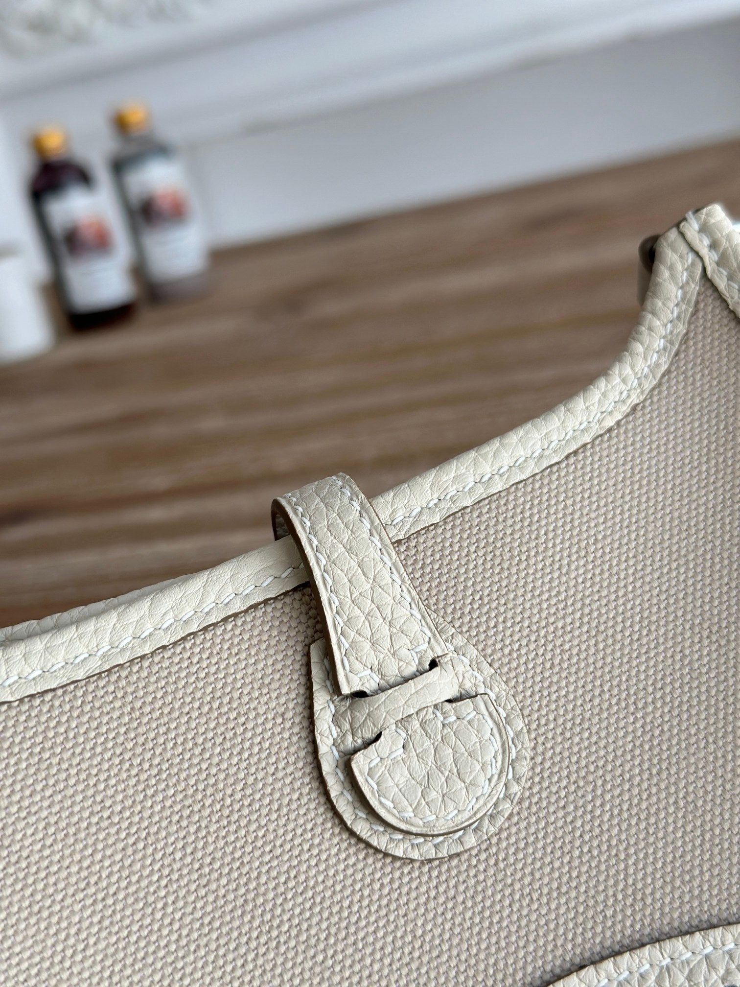 MINIMAL CROSSBODY HANDBAG