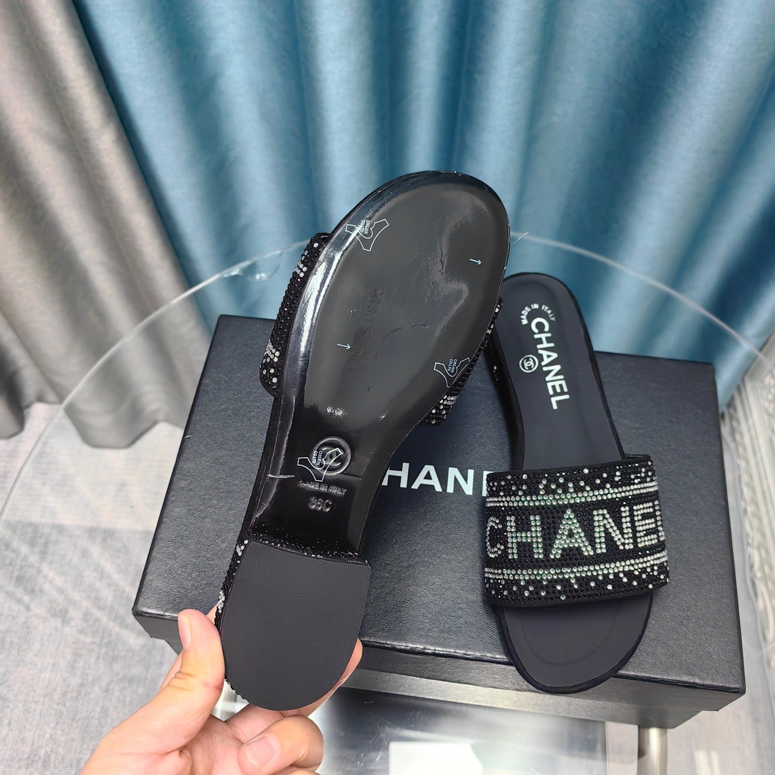 BLACK CRYSTAL SLIDES