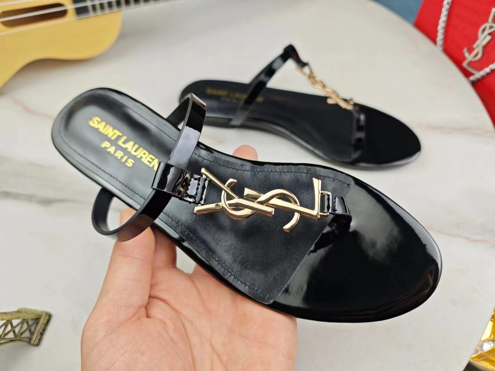 BLACK SLIDE SANDALS WITH GOLD DETAIL