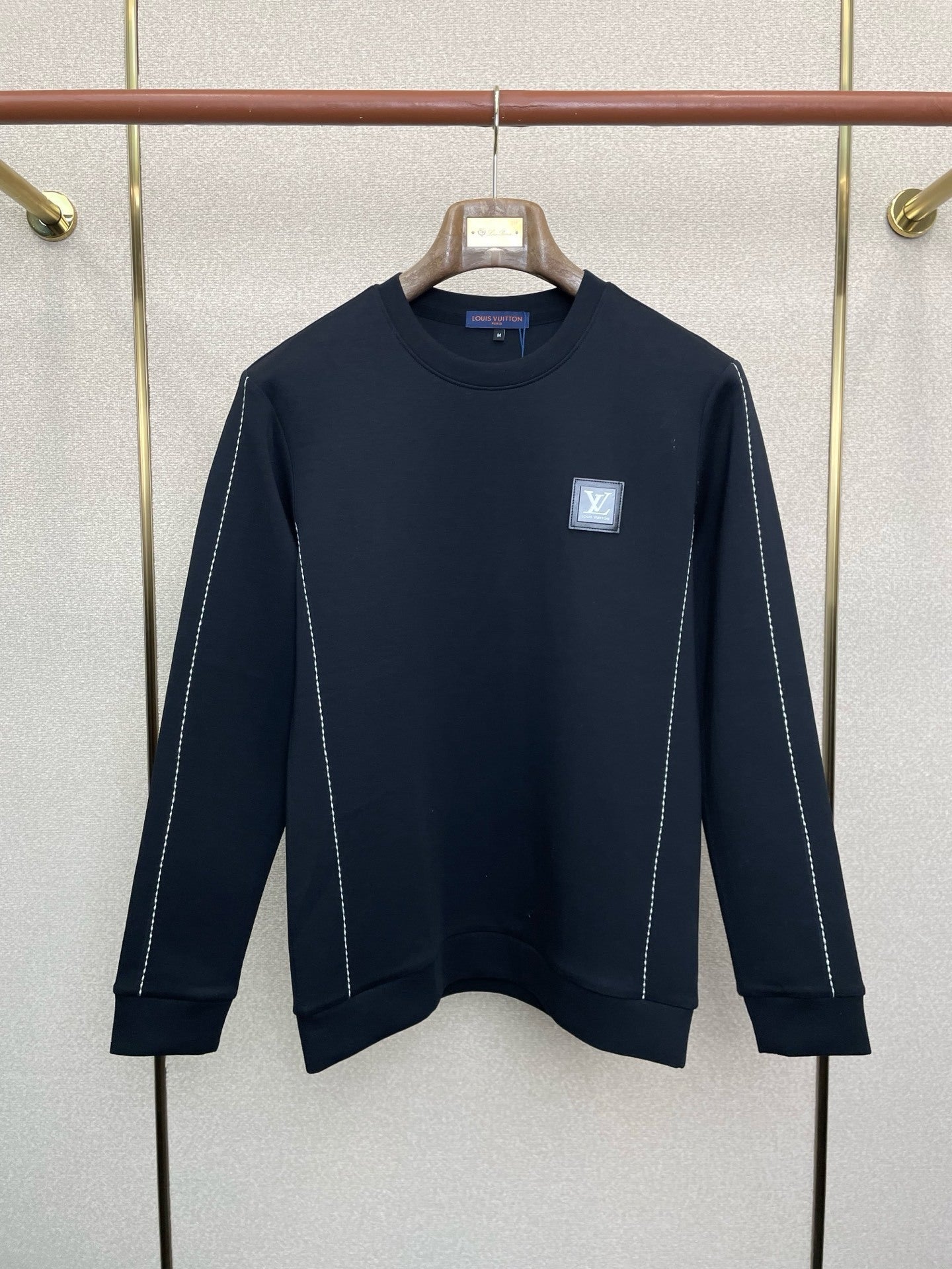 MINIMAL CREWNECK SWEATSHIRT WITH CONTRAST STITCHING