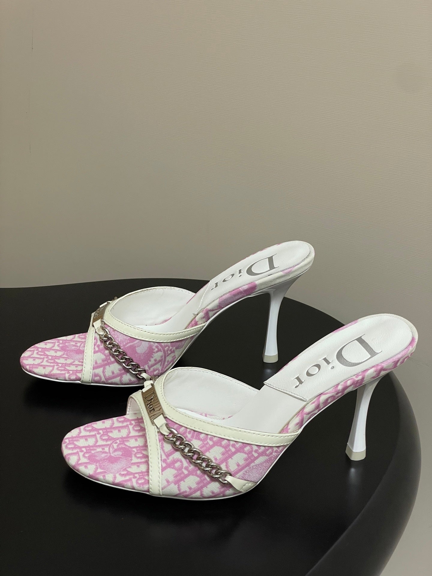 CHAIN DETAIL LOGO PRINT HEELED MULES