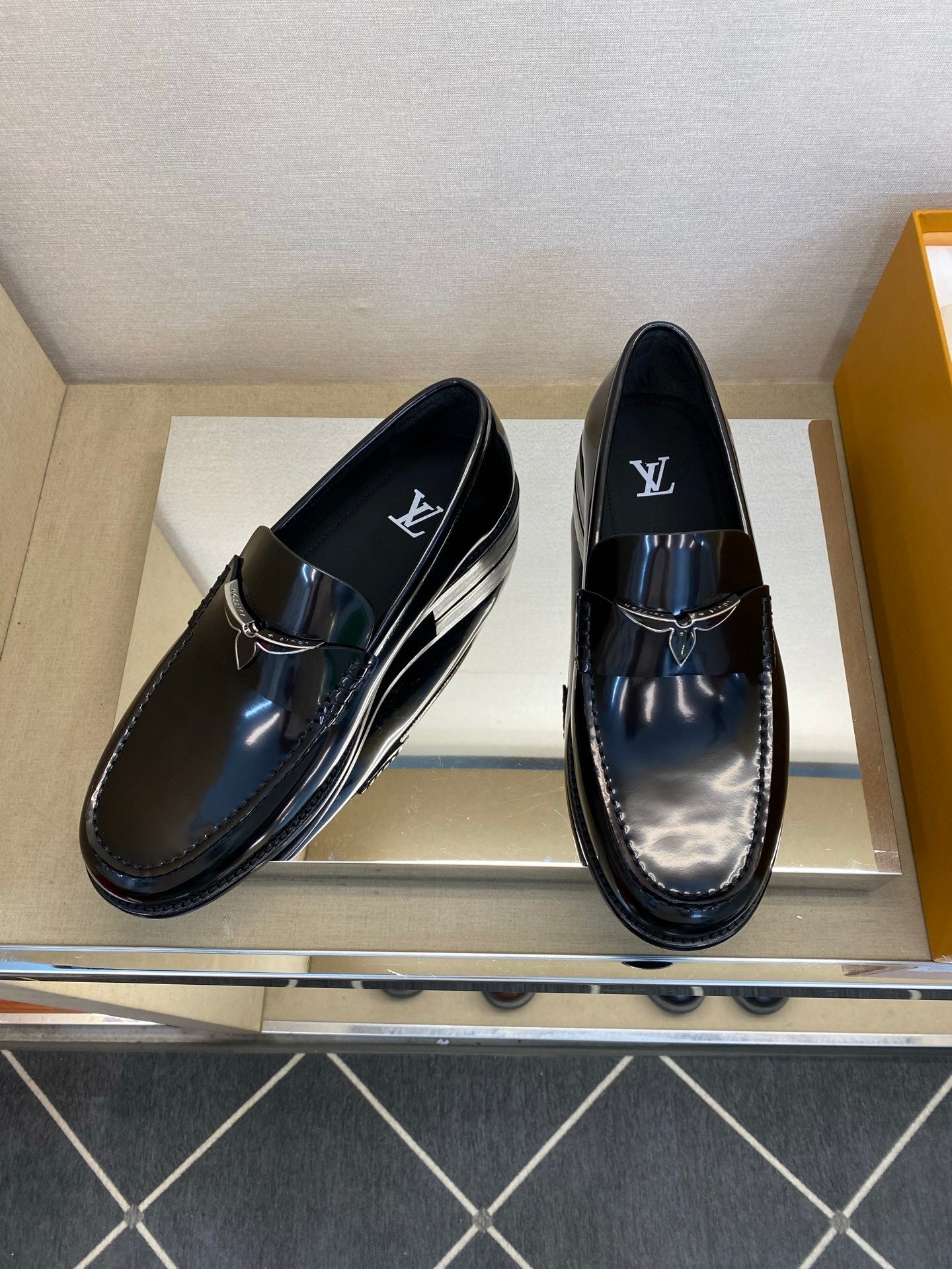 PATENT LEATHER METAL-BIT LOAFERS