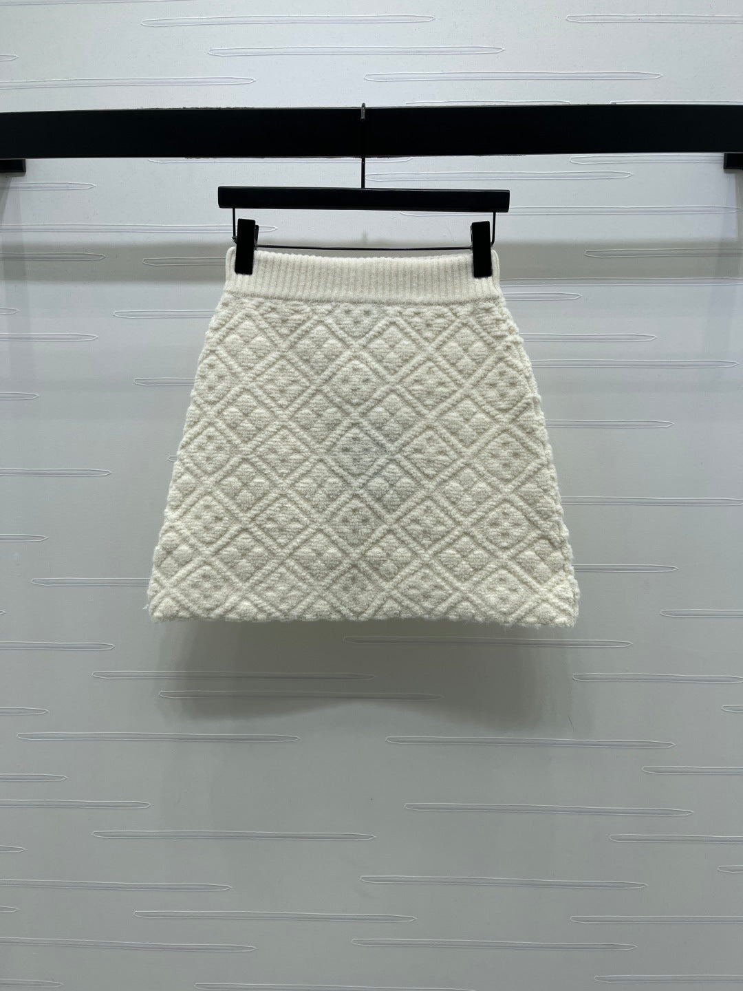 TEXTURED QUILTED KNIT MINI SKIRT
