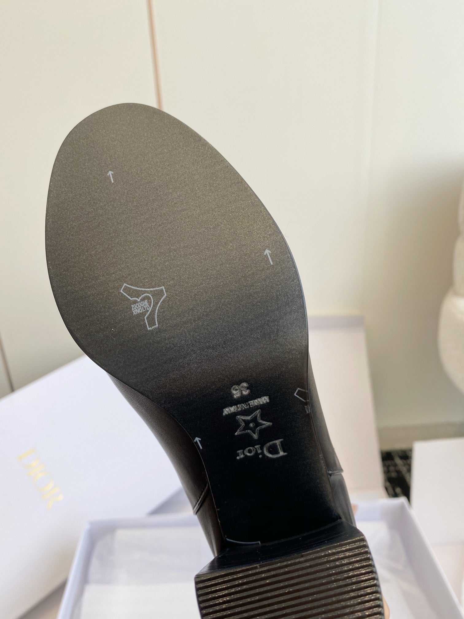 BLACK LEATHER KNEE-HIGH BLOCK HEEL BOOTS