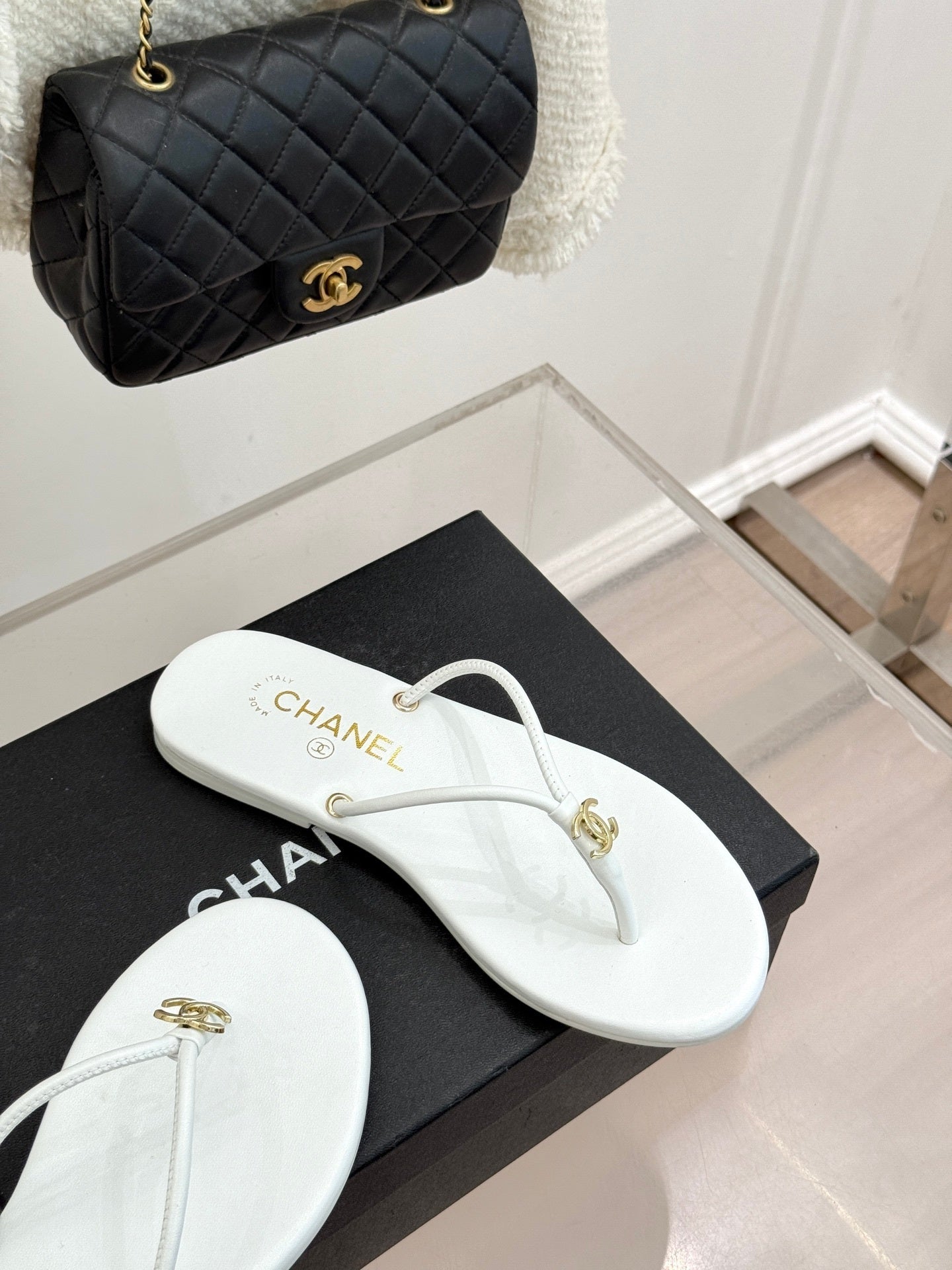 WHITE MINIMAL THONG SANDALS