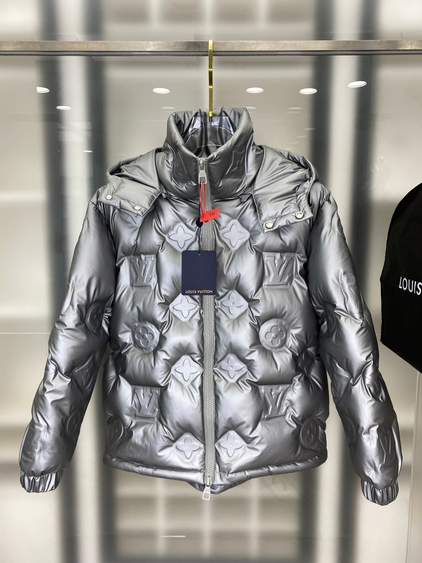 EMBOSSED PUFFER JACKET