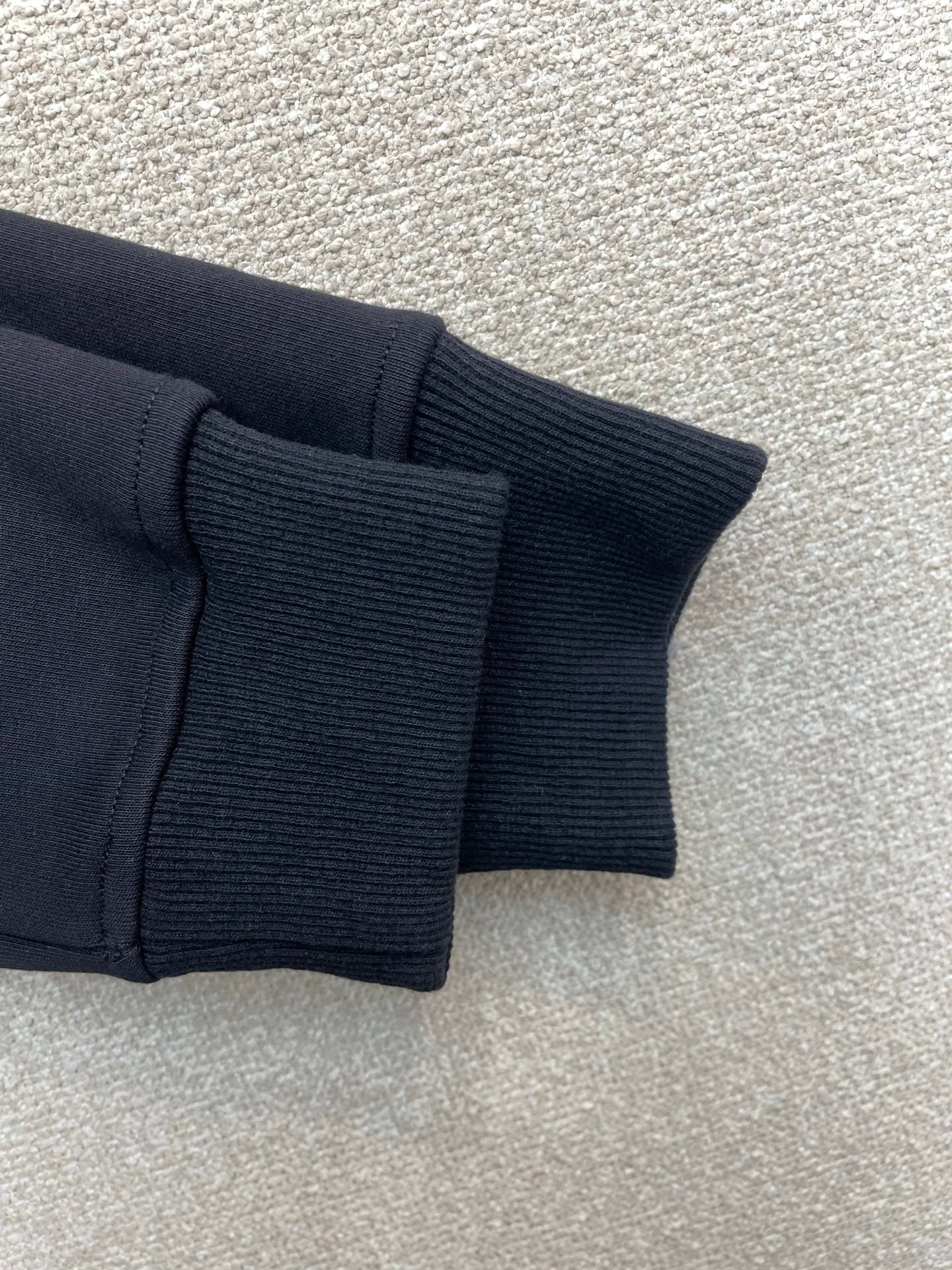 TWO-PIECE ZIP COLLAR SWEAT SET WITH CONTRAST DETAILS