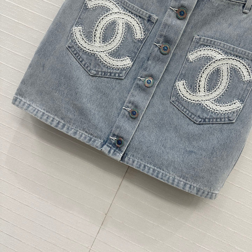 BUTTON-FRONT DENIM MINI SKIRT