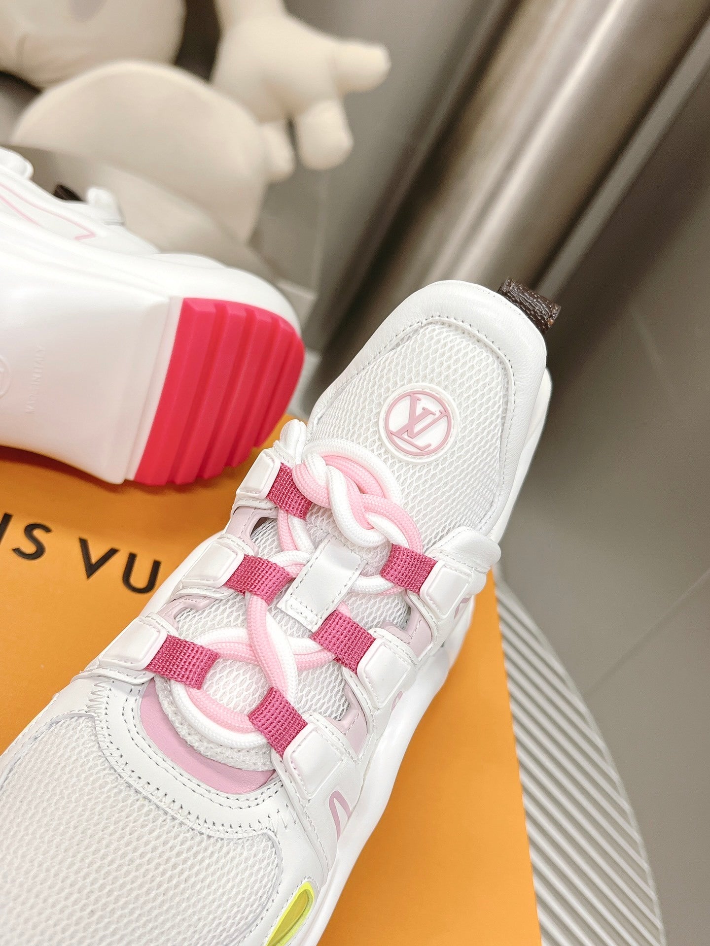WHITE PINK SPORT SNEAKERS