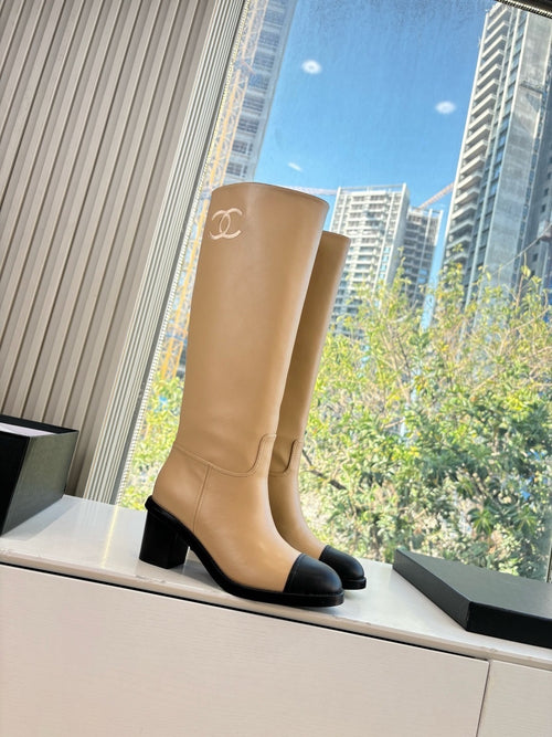 BEIGE LEATHER KNEE-HIGH BOOTS WITH BLACK CAP TOE AND BLOCK HEEL
