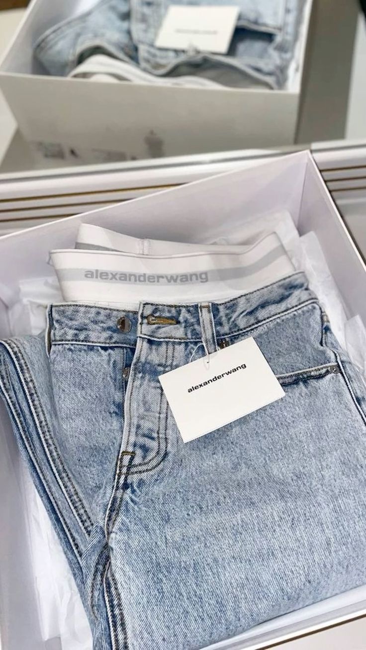 LAYERED WAIST DENIM FRAYED SHORTS