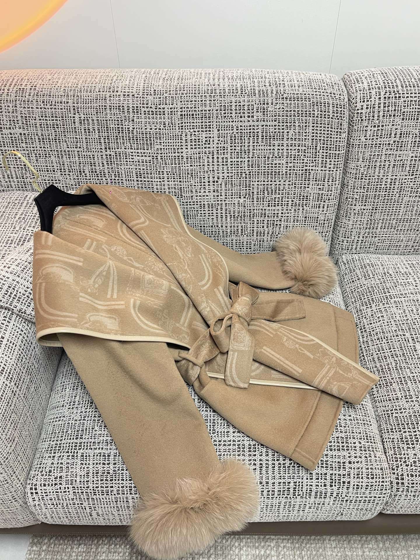 LUXURY CAMEL COAT WITH GRAPHIC SHAWL LAPELS & FUR CUFFS