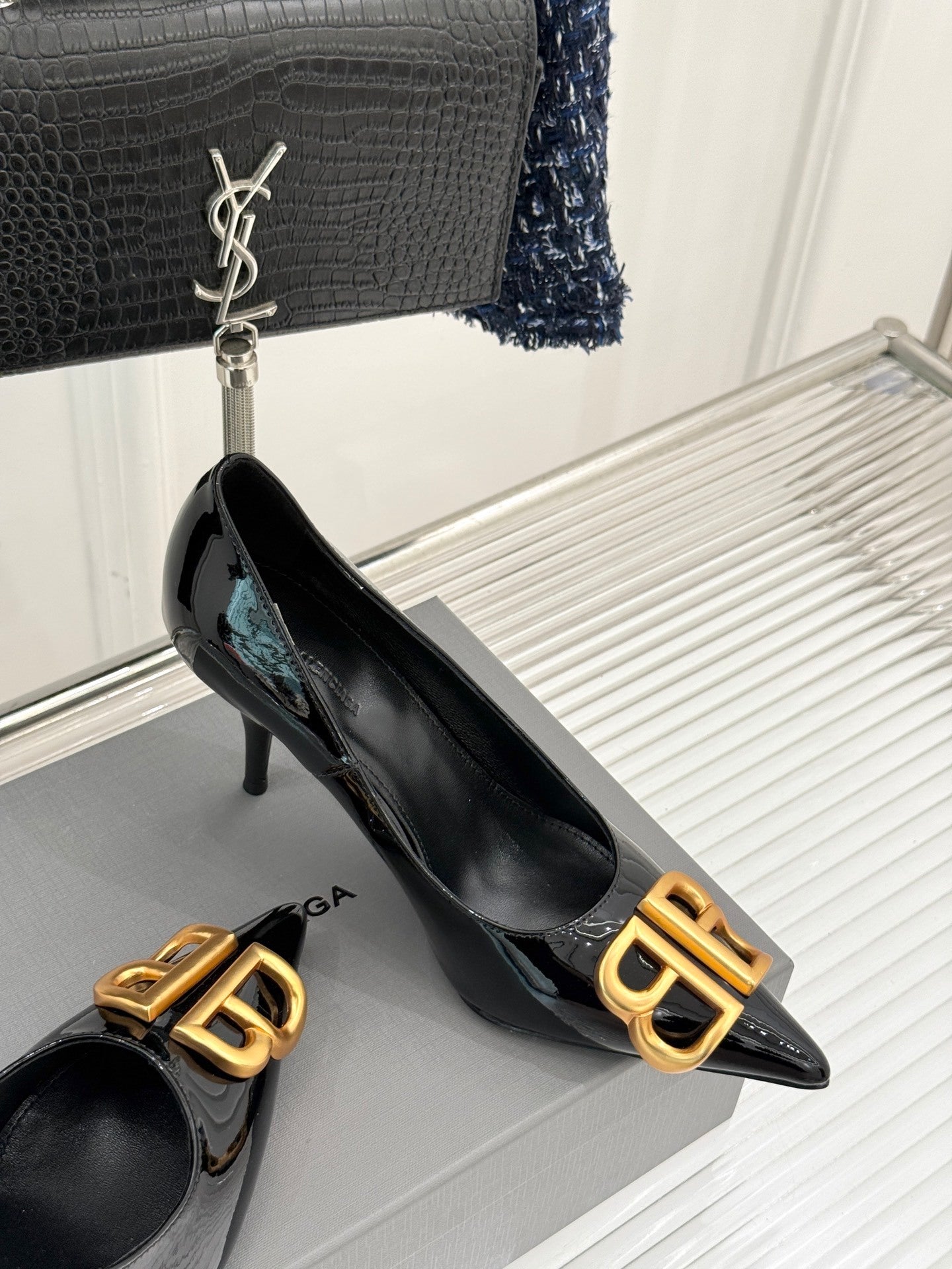 BLACK PATENT POINTED HEELS