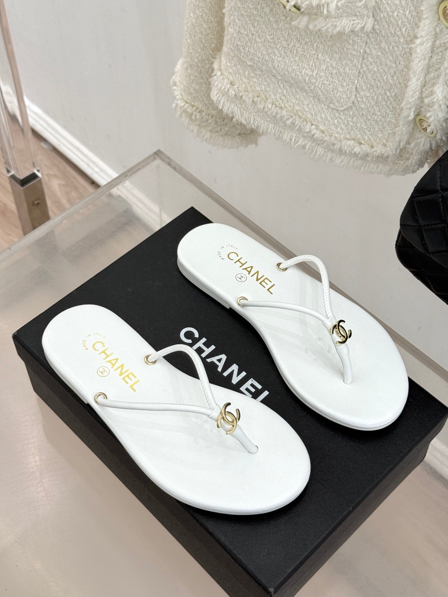 WHITE MINIMAL THONG SANDALS