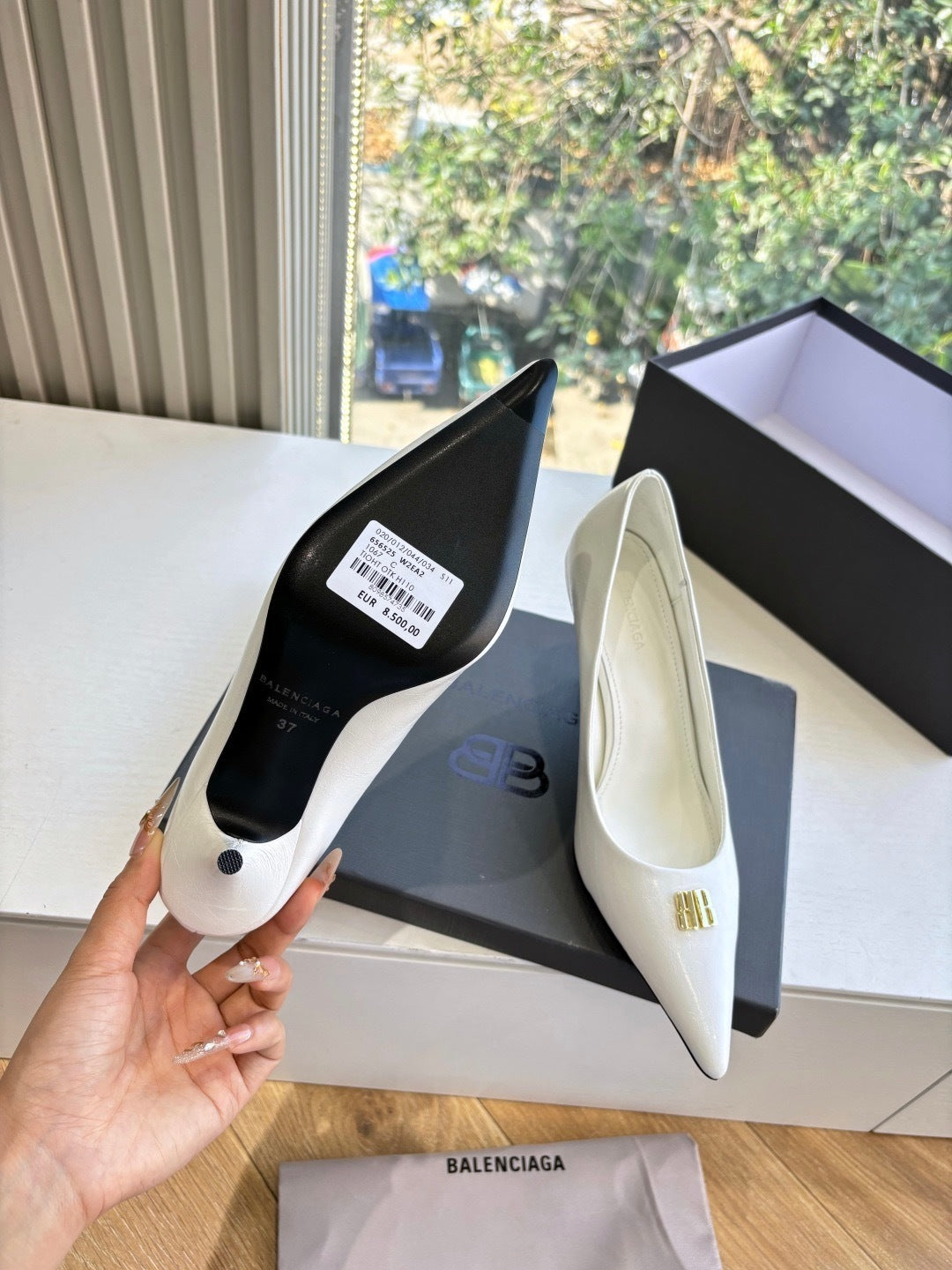 KLASSISCHE WEISSE STILETTO-SCHUHE MIT SPITZER ZEHEN