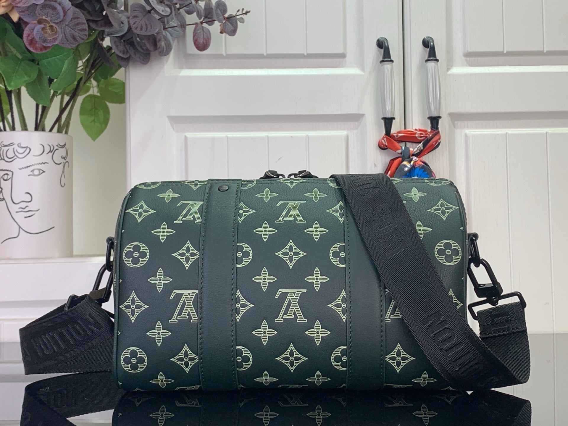 SPORTY BARREL CROSSBODY BAG