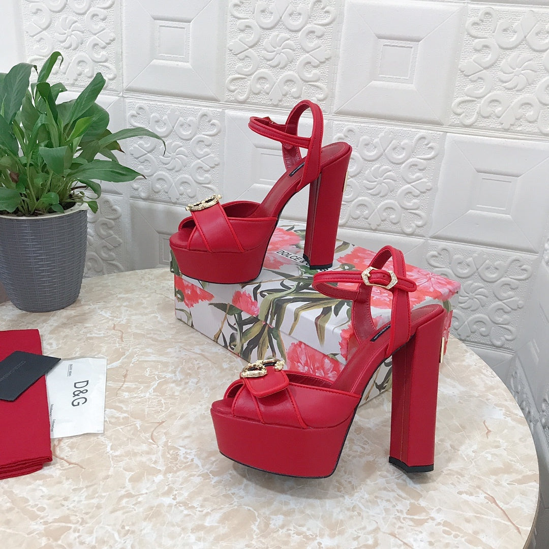RED PLATFORM SANDALS WITH GOLD-TONE HARDWARE