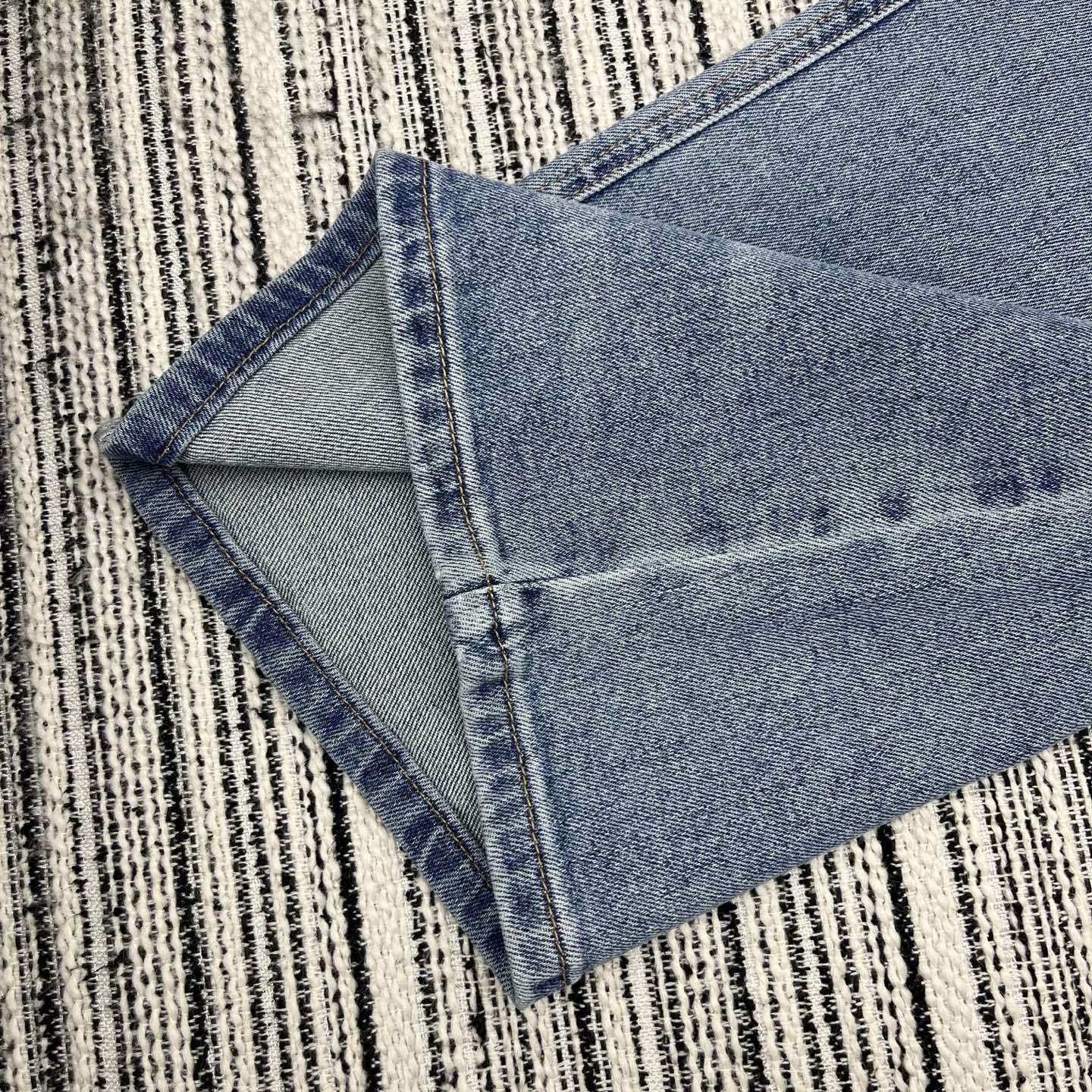 HIGH-RISE STRAIGHT LEG JEANS