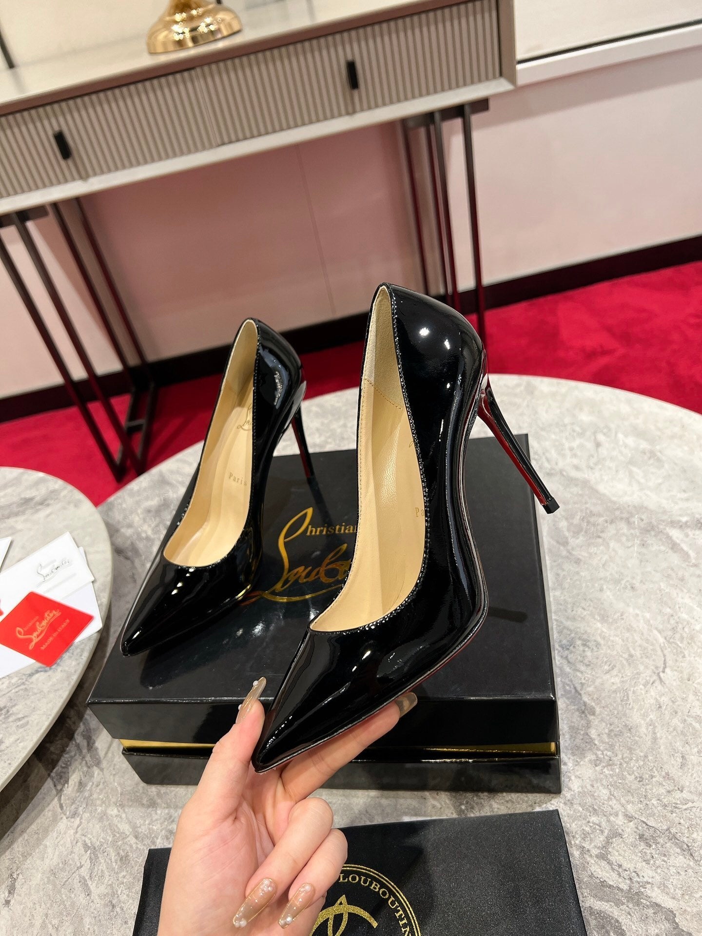 BLACK PATENT CLASSIC POINTED PUMPS
