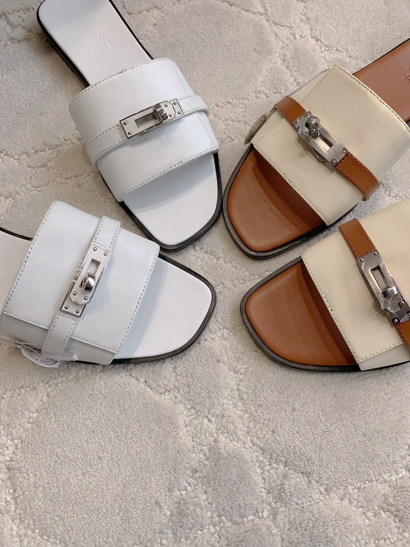 MINIMAL LEATHER SLIDES WITH METAL ACCENT STRAP