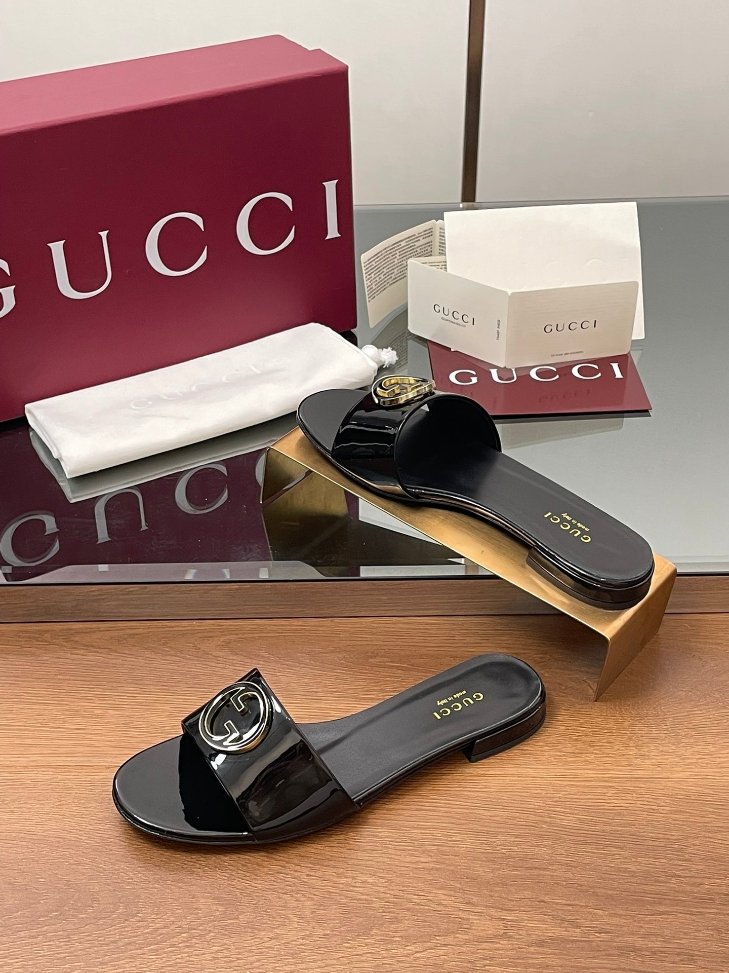 BLACK PATENT LOGO SLIDES