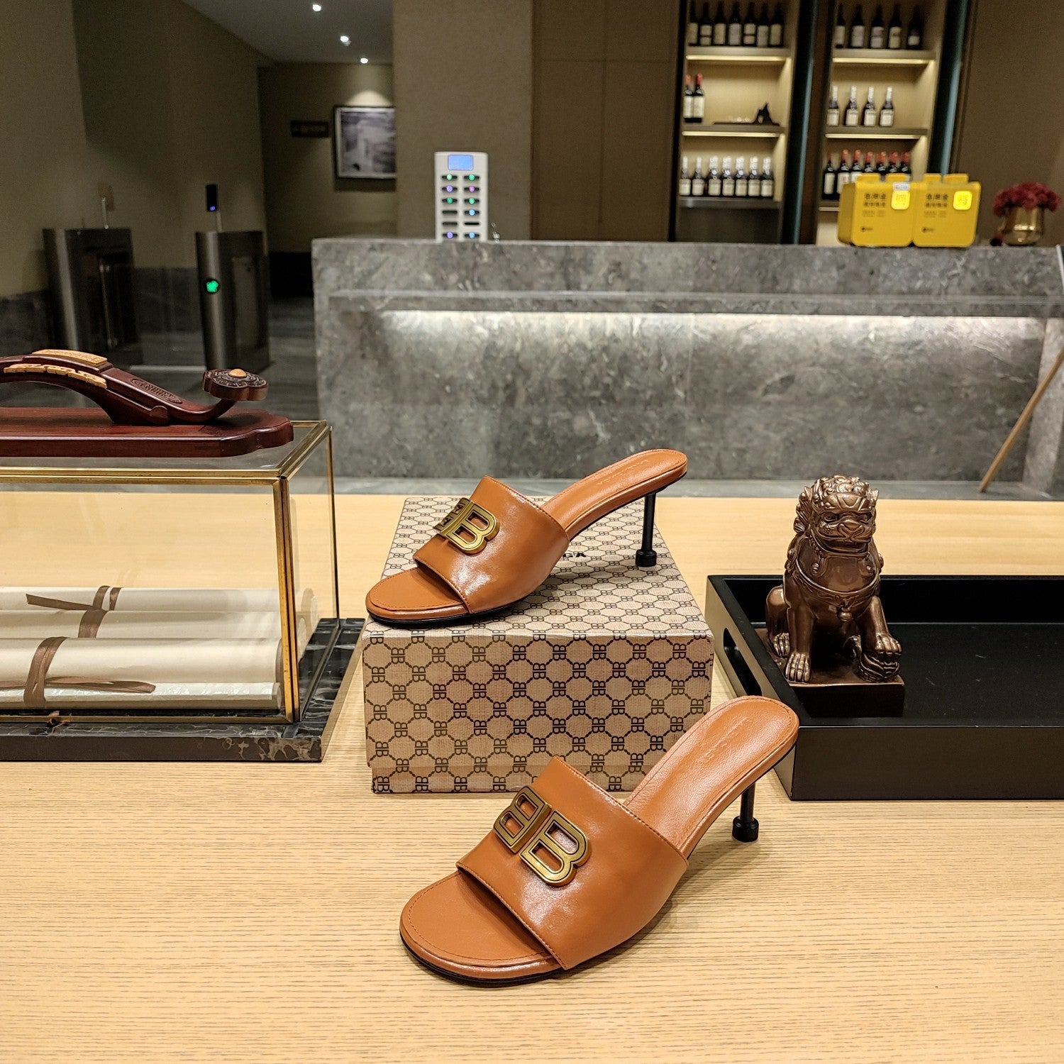 BROWN LOGO LOW HEEL MULE SANDALS